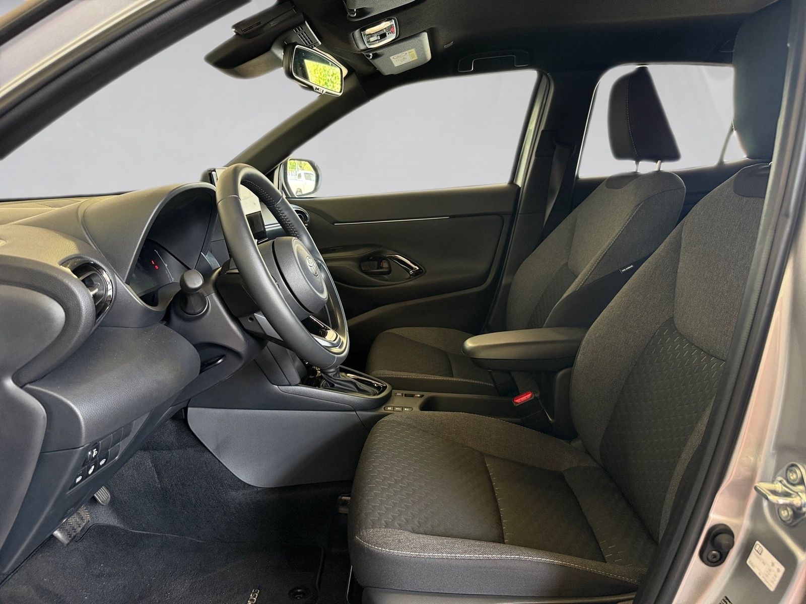 Fahrzeugabbildung Toyota Yaris Cross 1.5 Hybrid Teamplayer KlimaA,LED,SHZ