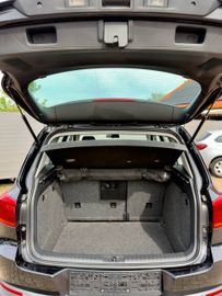 Volkswagen Tiguan - 11