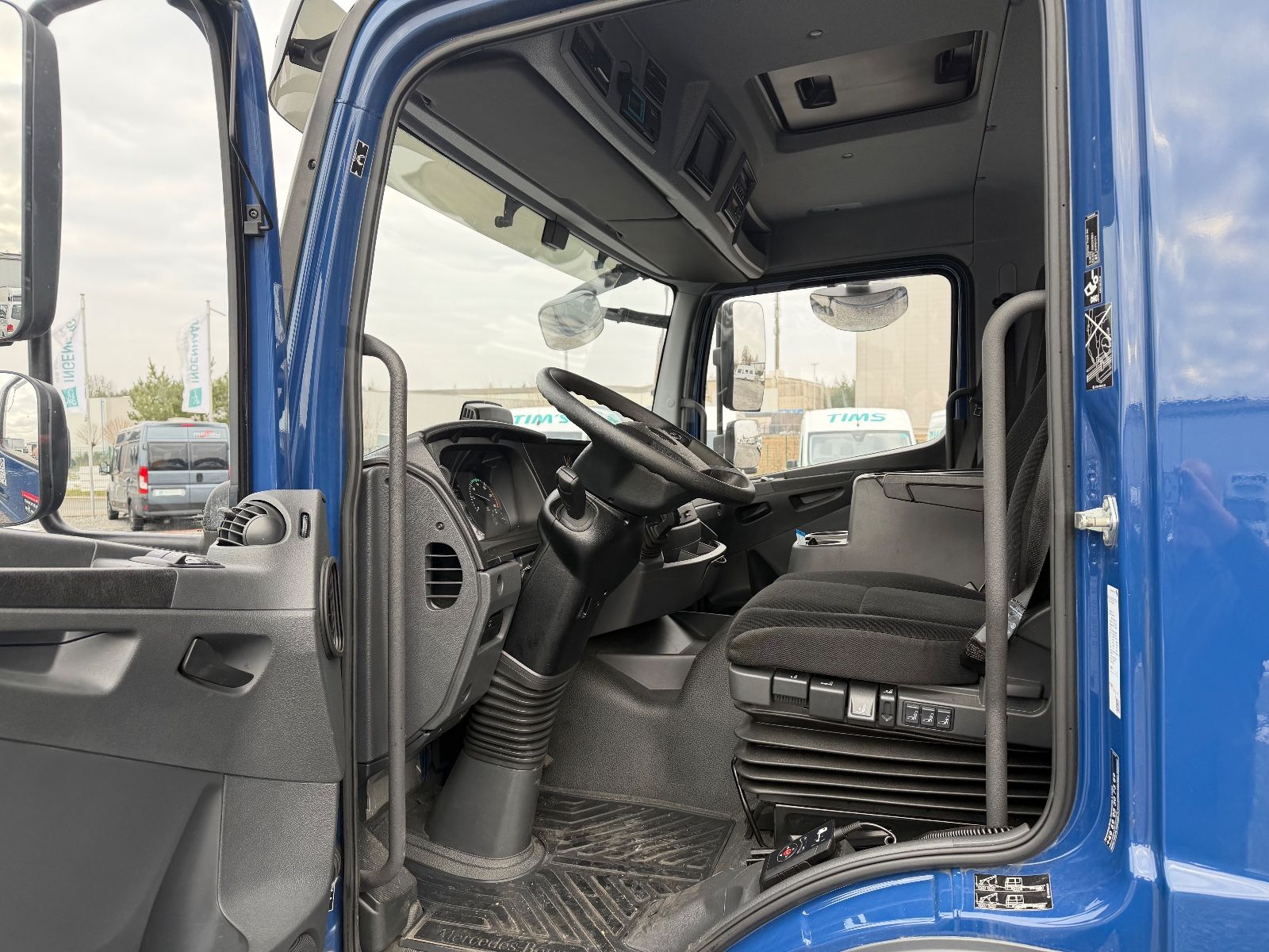 Fahrzeugabbildung Mercedes-Benz Atego 1524 Tiefkühler Thermo King LBW