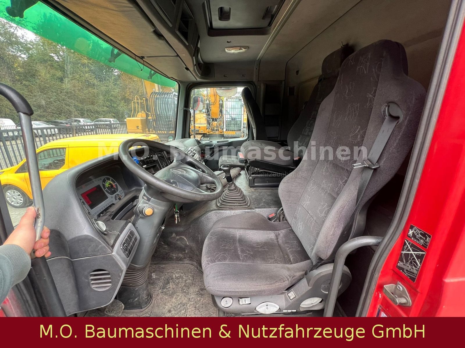 Fahrzeugabbildung Mercedes-Benz Mercedes Actros 4141 / Trockensauger /ADR