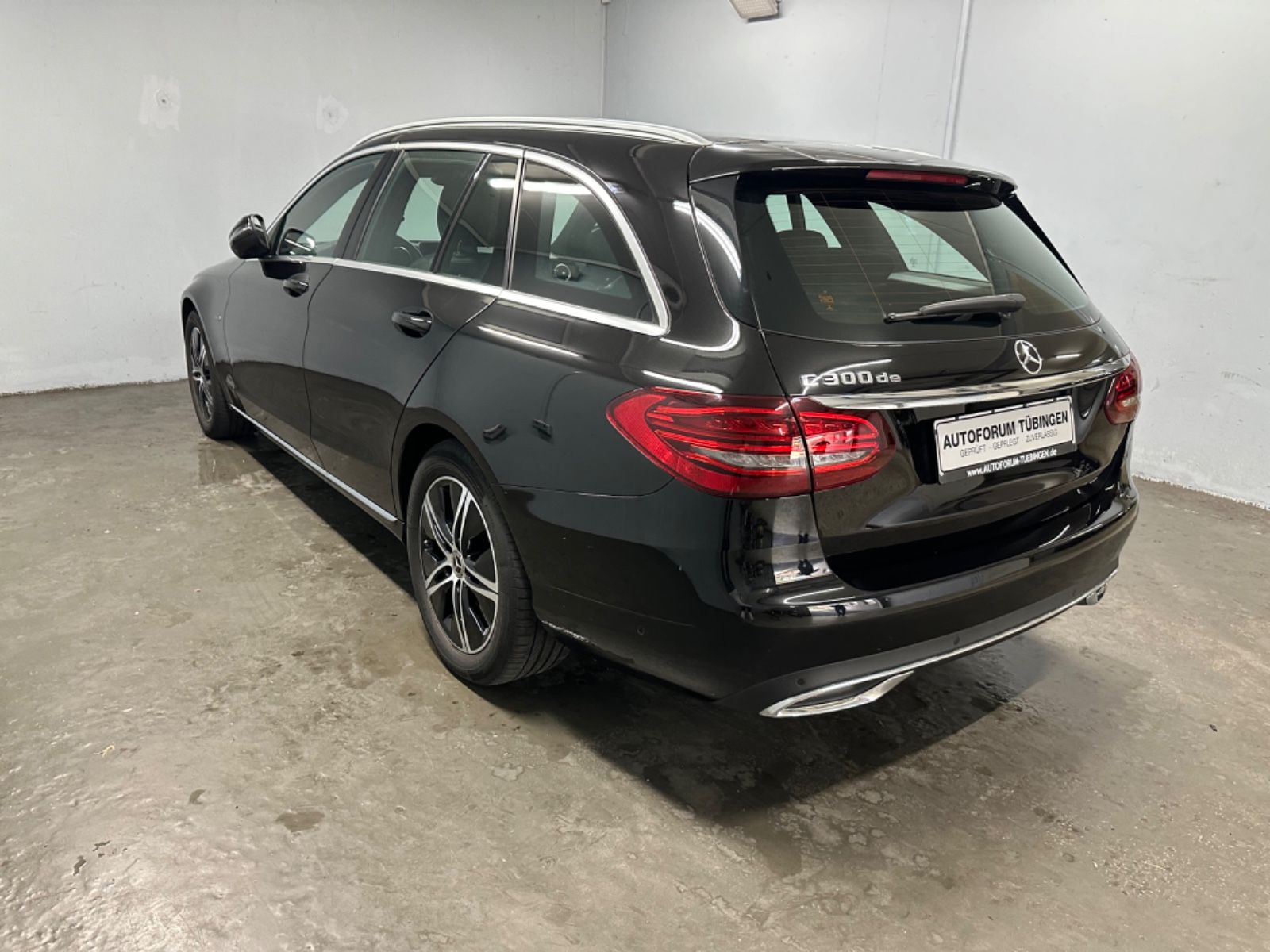 Fahrzeugabbildung Mercedes-Benz C 300 de T AVANTGARDE*DISTRO*HUD*PANO*360*AIRMAT