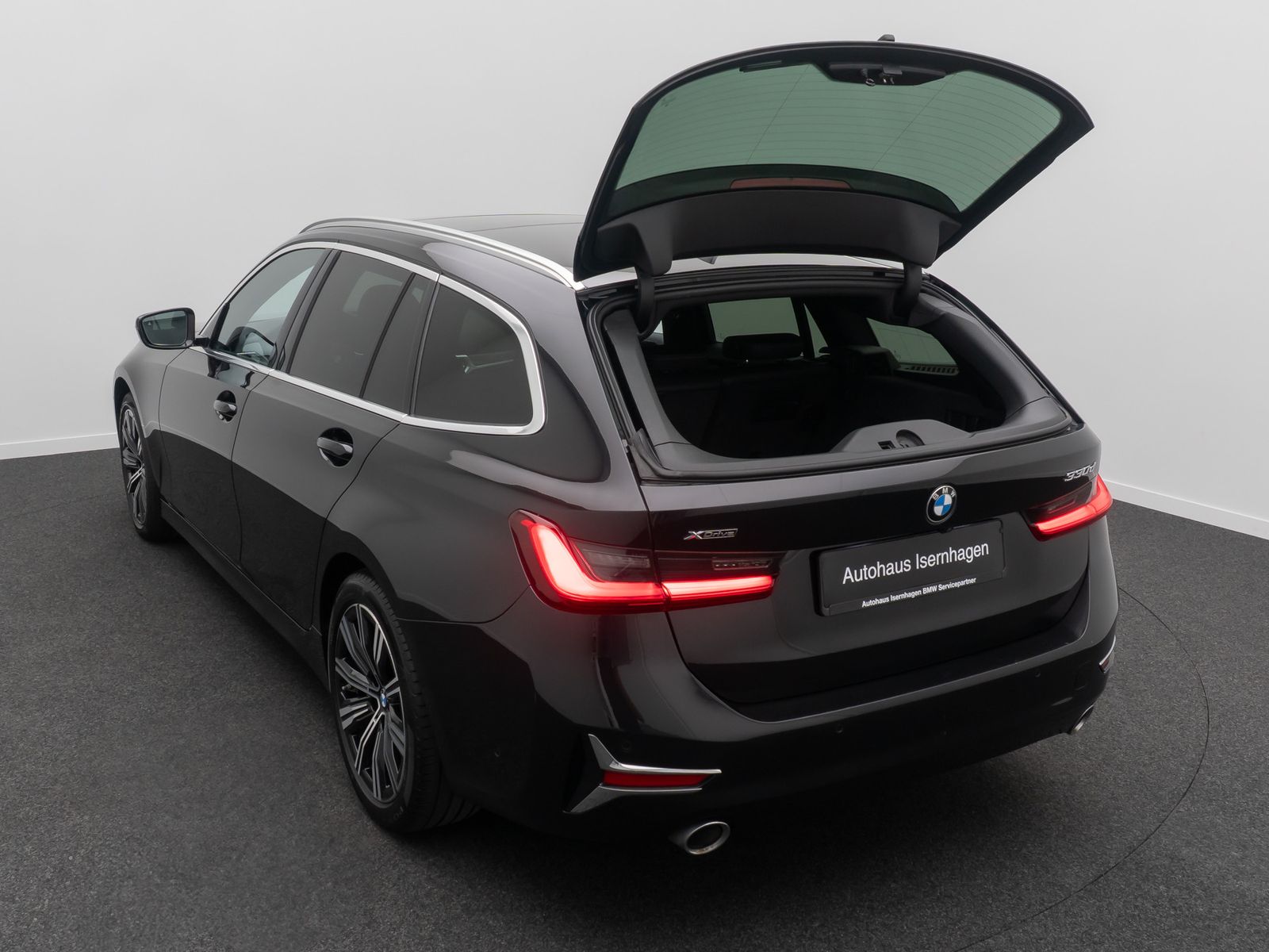 Fahrzeugabbildung BMW 330d xD Luxury Line HUD DAB Kamera AHK Panorama