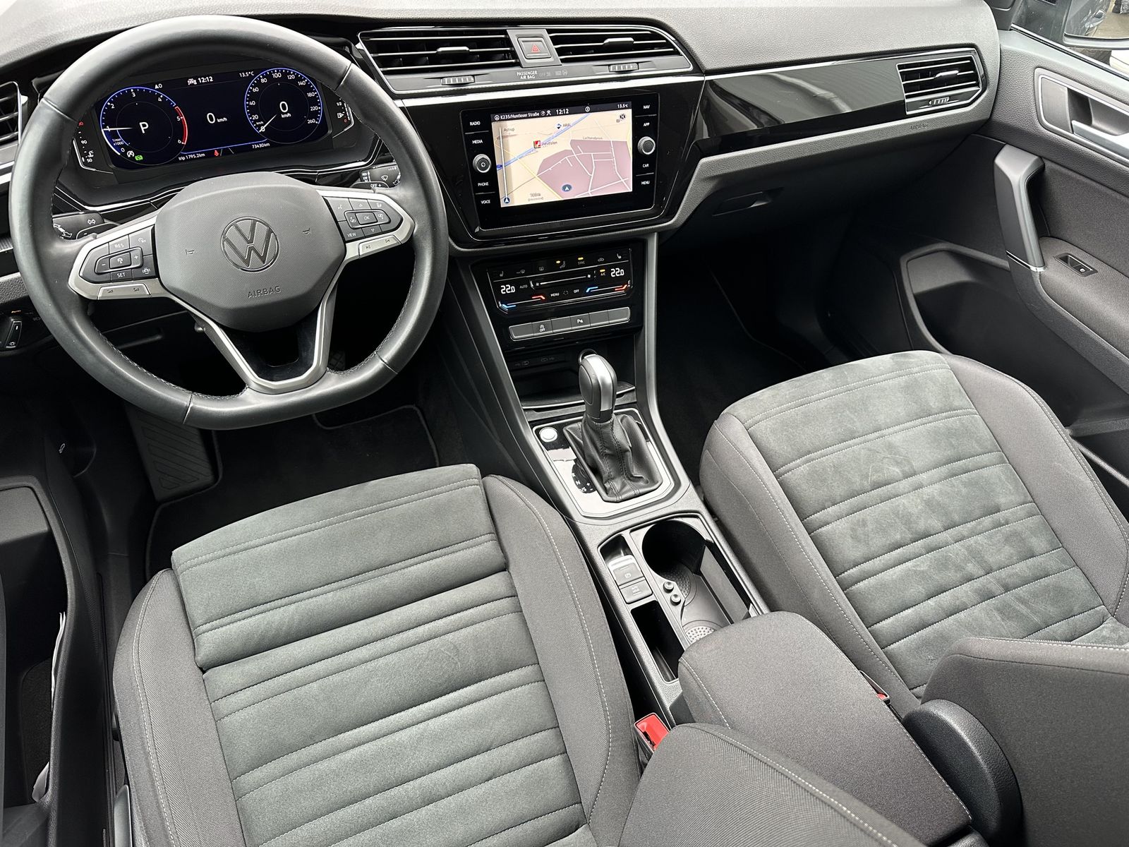 Fahrzeugabbildung Volkswagen Touran 2.0 TDI DSG 7-Sitzer Highline NAV+LED+AHK