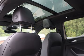 Volkswagen T-Roc 1.5 DSG R-Line Black AHK Pano Matrix Kame.