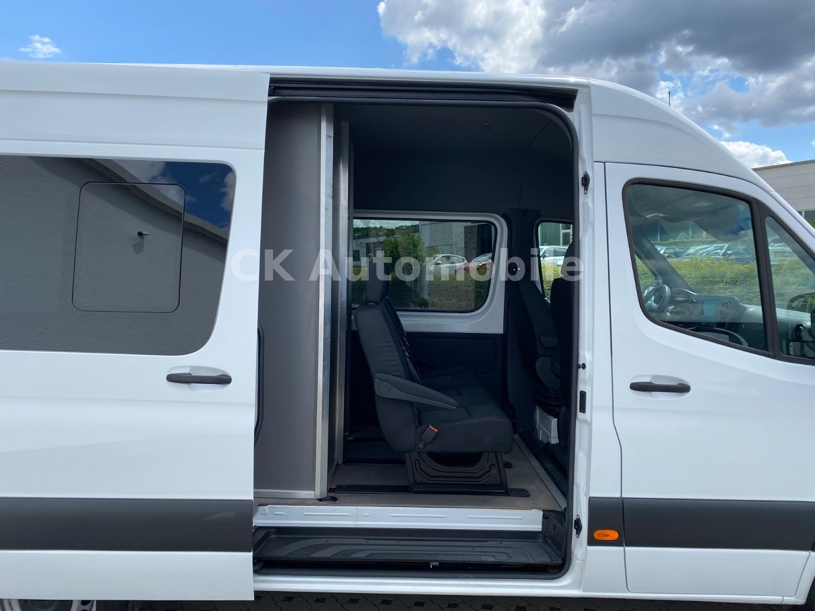Fahrzeugabbildung Mercedes-Benz Sprinter III Mixto 319CDI Autom./5 Sitze/Navi