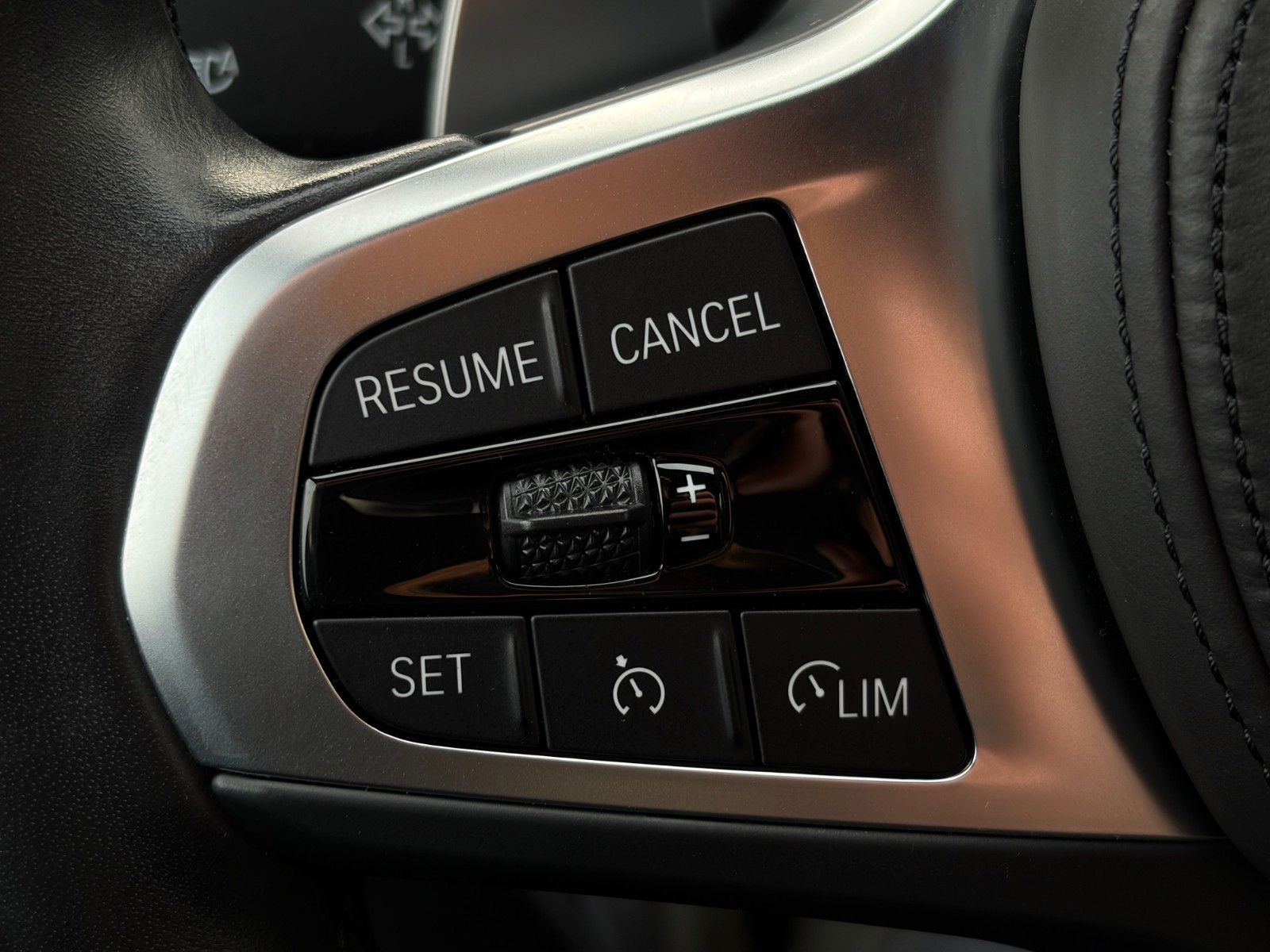 Fahrzeugabbildung BMW M135i xDrive HiFi SHZ LED DAB PDC Wireless Temp