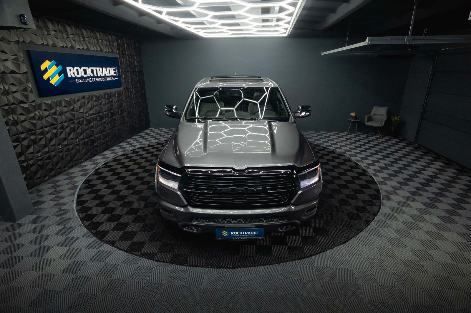 Fahrzeugabbildung Dodge RAM 5.7 V8 HEMI 4x4 Sport Night *Pano*22 Zoll*