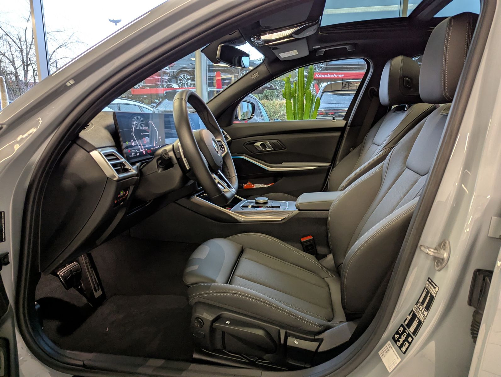 BMW 330 d xD M-Sport Pano LED-adaptiv ACC AHK - Image 12