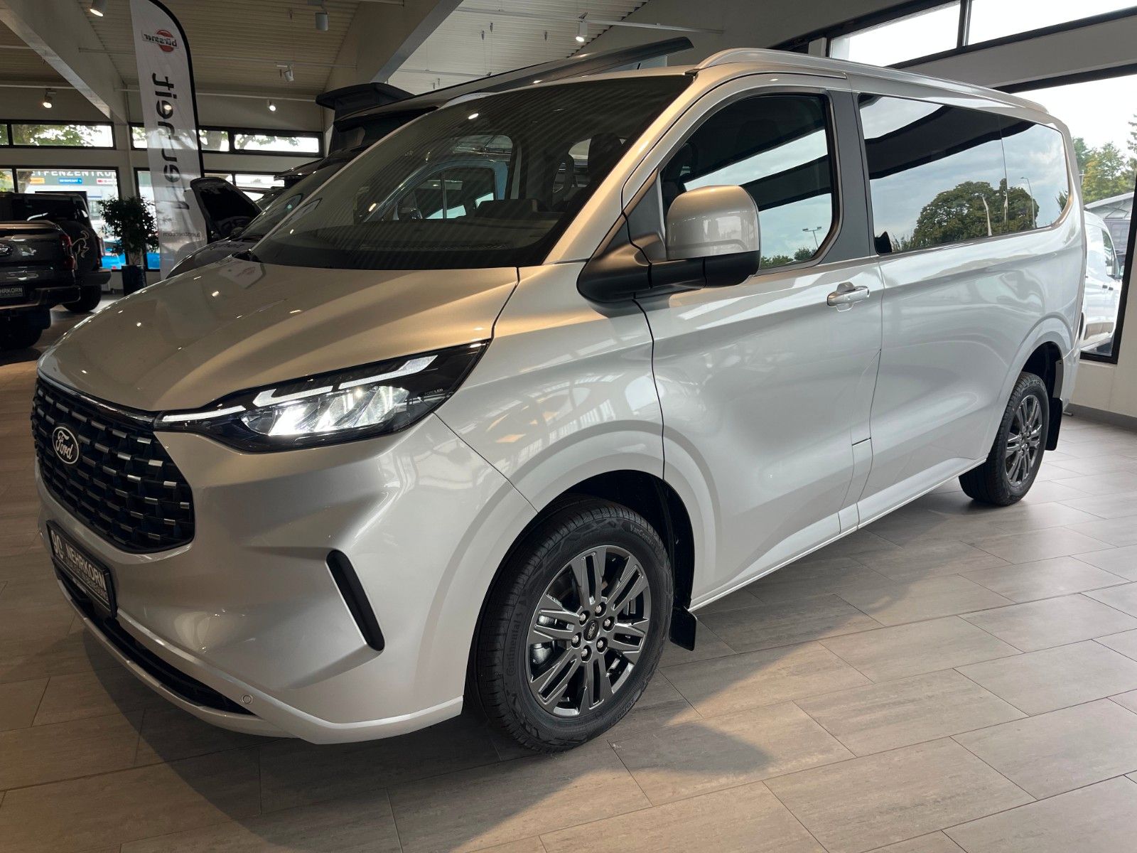 Fahrzeugabbildung Ford Tourneo Custom L1 Titanium AWD Automatik mit AHK