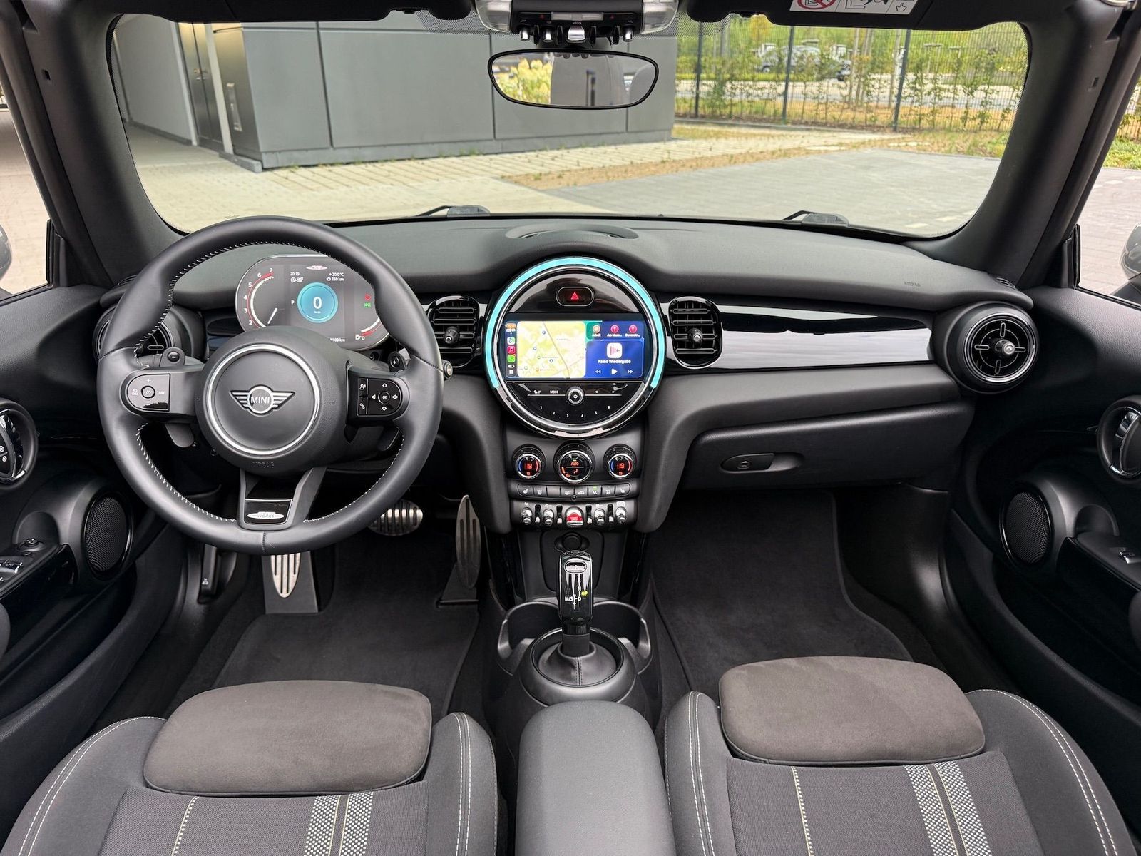 Fahrzeugabbildung MINI John Cooper Works Cabrio NAVI|KAMERA|ESS.-TRIM