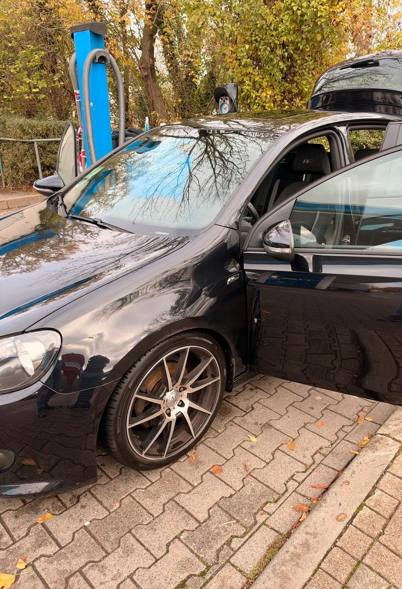Volkswagen Golf 2011 — вигляд ззаду