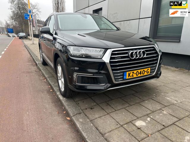 AUDI Q7 e-tron 3.0 TDI quattro tiptronic -