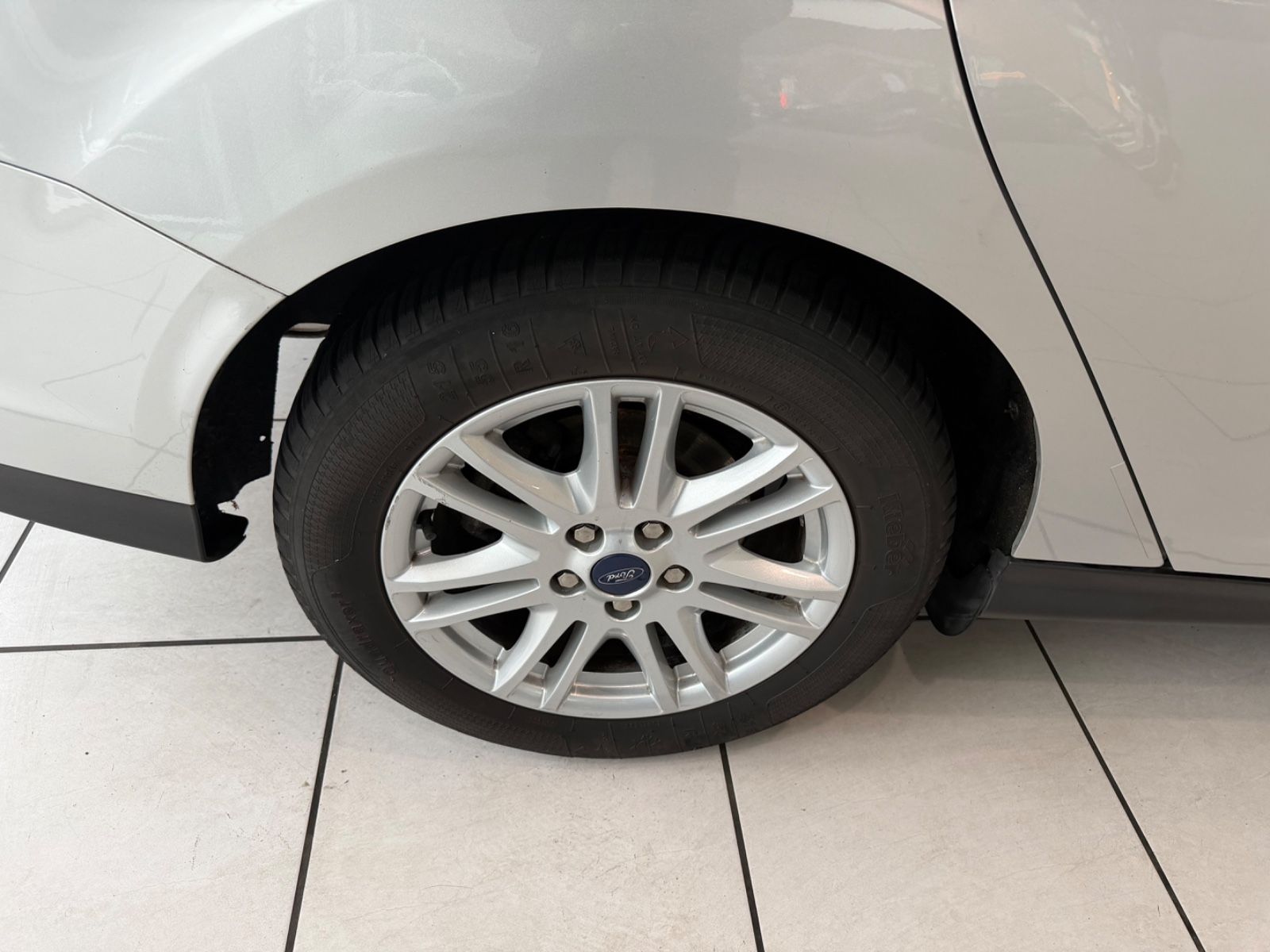 Fahrzeugabbildung Ford Focus Lim. Titanium