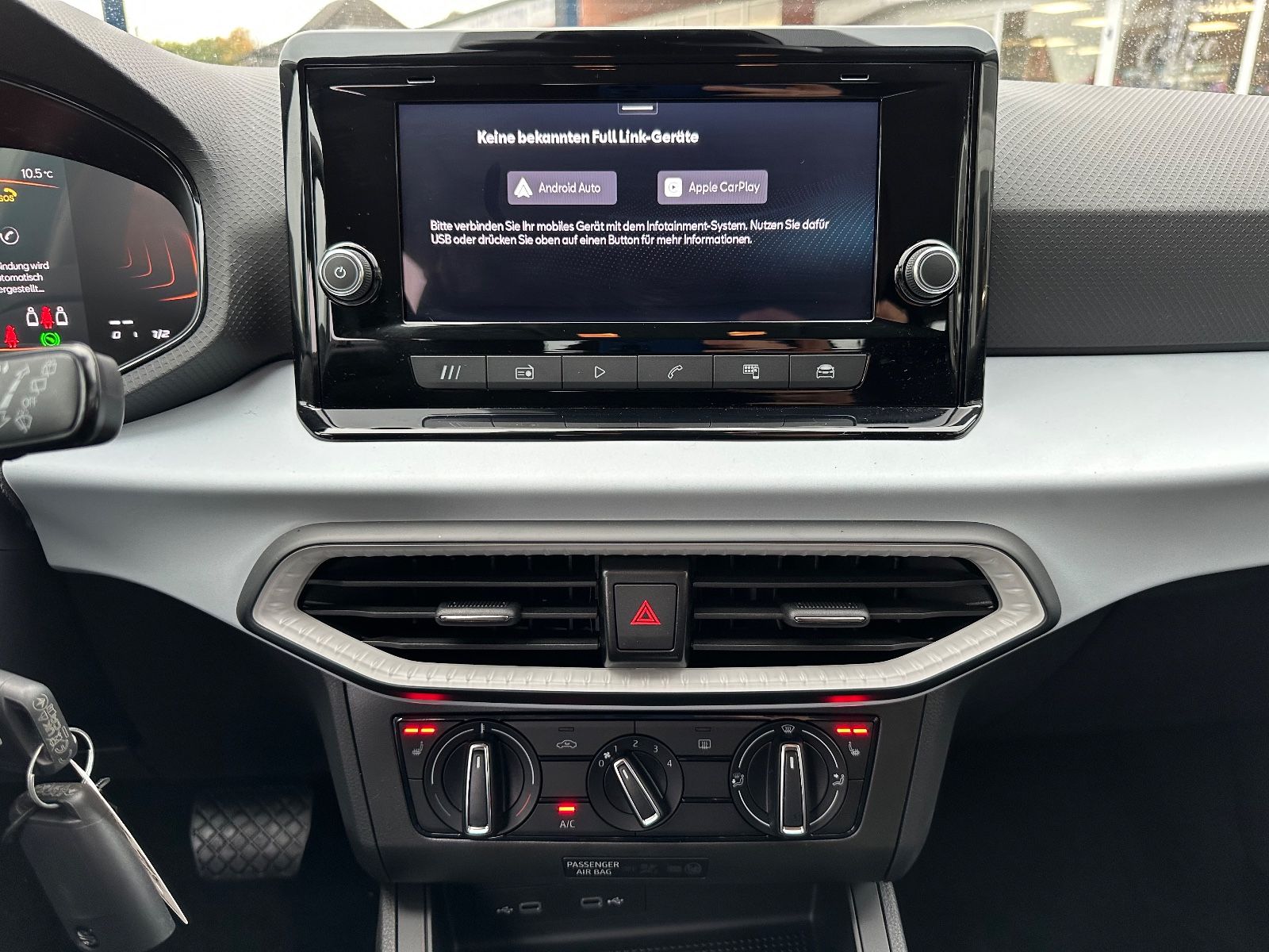 Fahrzeugabbildung SEAT Ibiza 1.0 TSI Style DSG ACC/LED/SHZG/Einparkh.