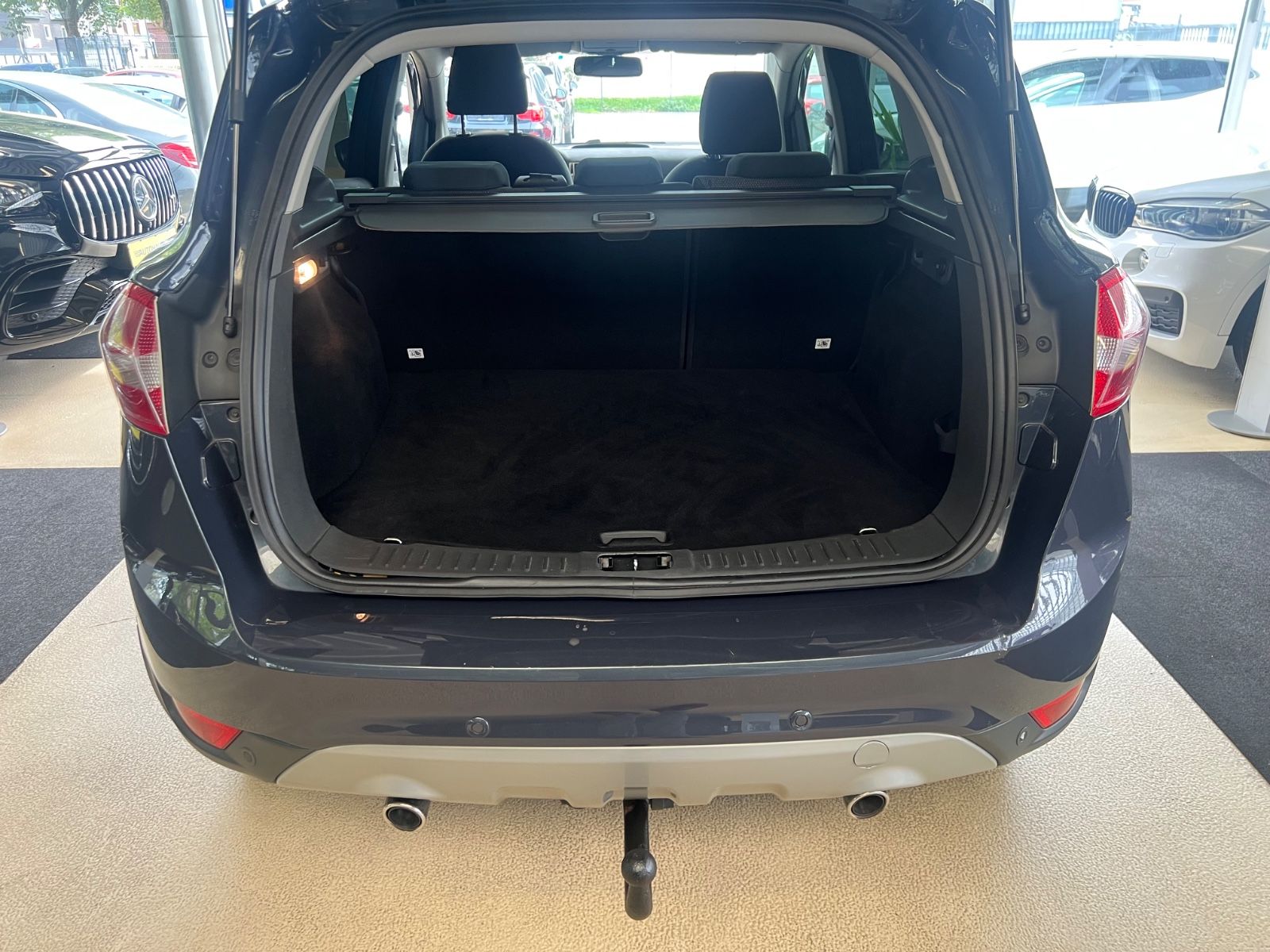 Fahrzeugabbildung Ford Kuga Champions 4x4 Edition *PANO*NAVI*