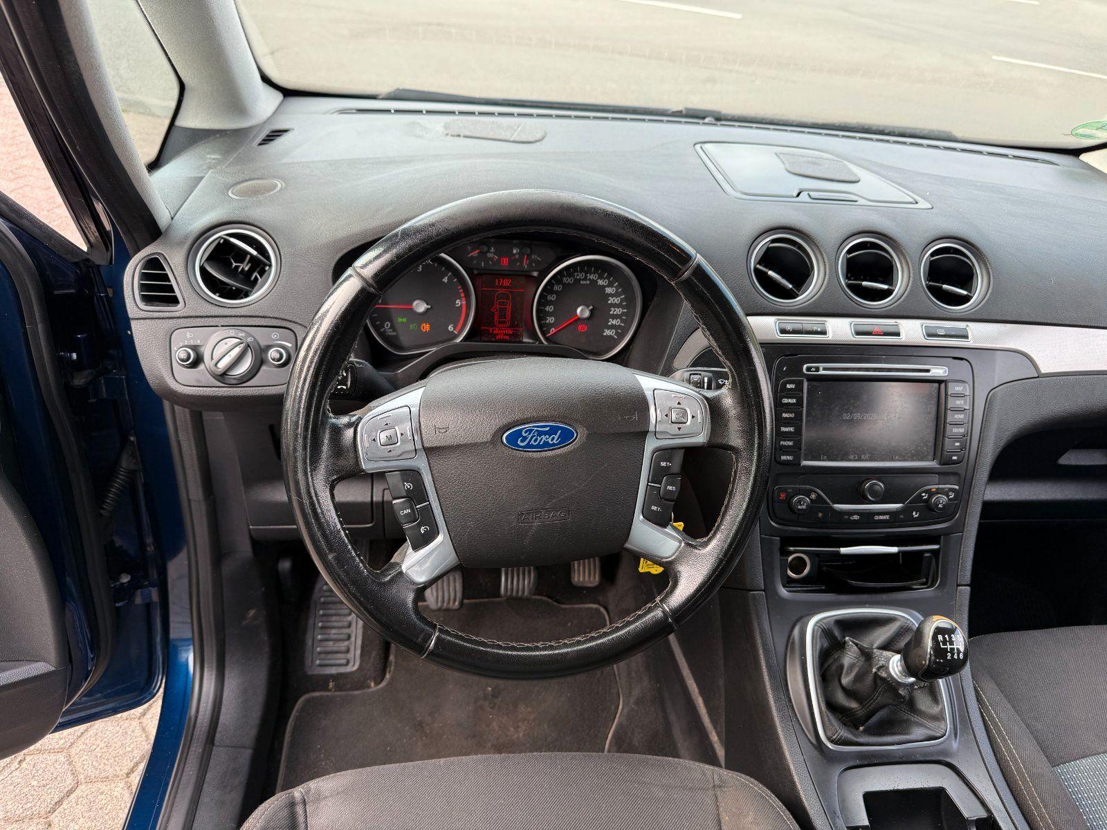 Ford Galaxy 2012 — photo 13