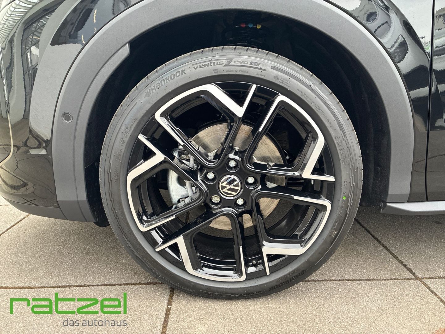 Fahrzeugabbildung Volkswagen T-Roc R-Line 1.5eTSI IQ.Light+Navi+AHK+IQ.Drive