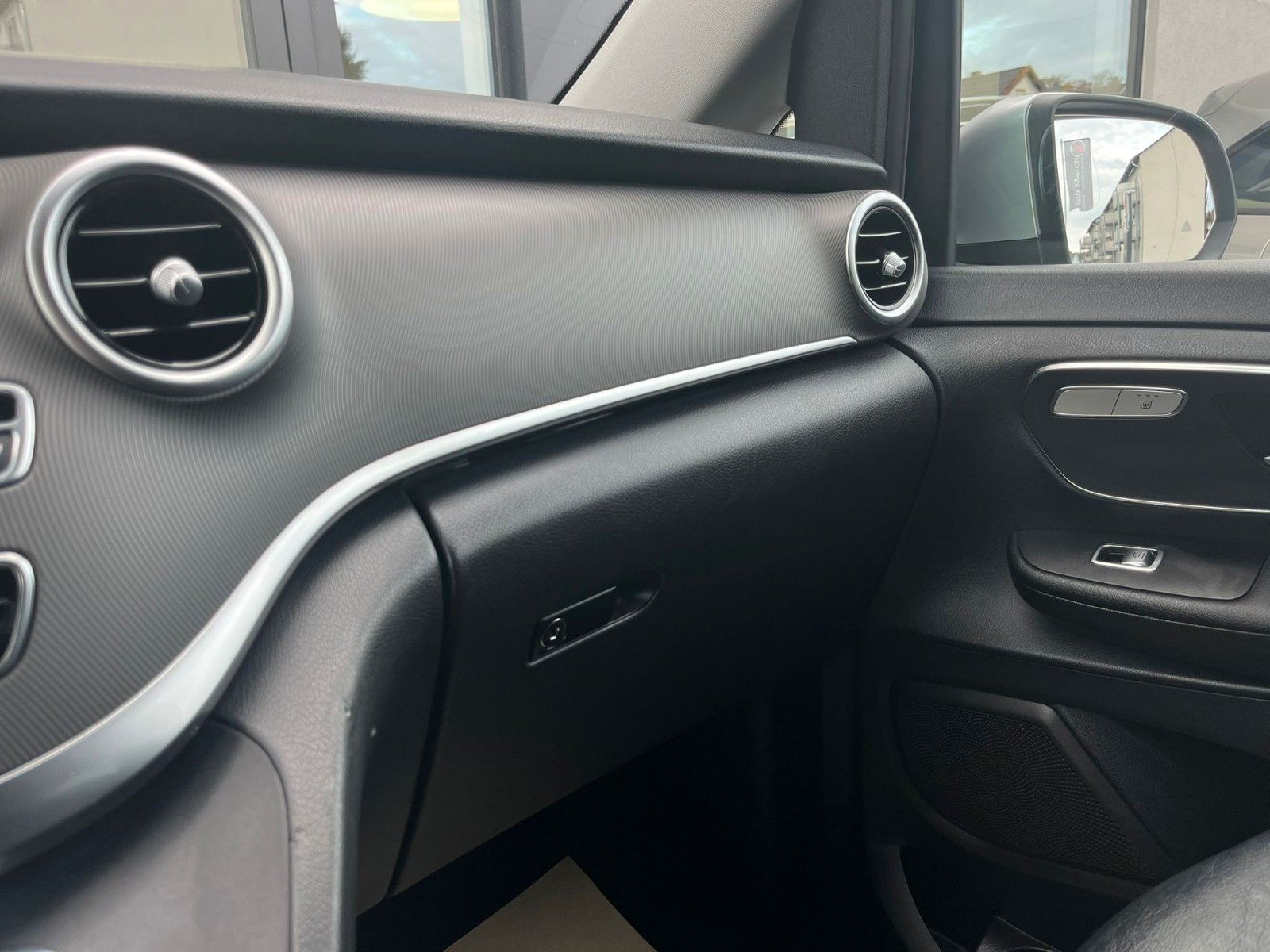 Fahrzeugabbildung Mercedes-Benz V 250 CDI Edition 4Matic Bluetec Kompakt