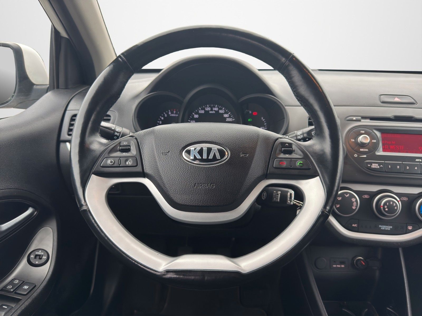 Fahrzeugabbildung Kia PICANTO 1.2 FIFA WORLD CUP EDITION SITZHEIZ ALLW