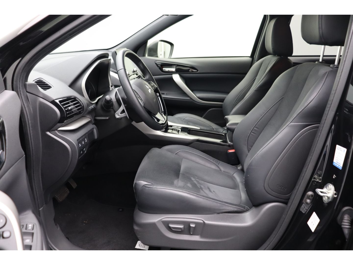 Fahrzeugabbildung Mitsubishi Eclipse Cross Plus Select 2.4 4WD ACC 360 Kamera