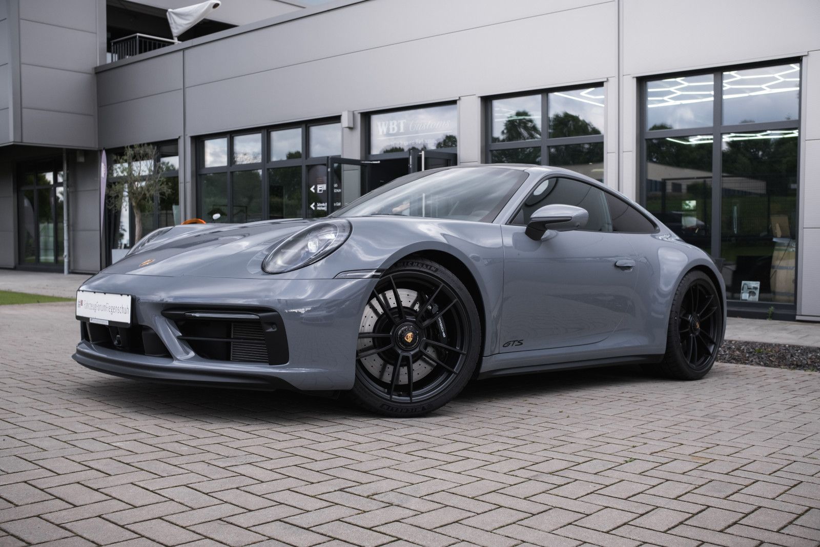 Fahrzeugabbildung Porsche 911/992.1 GTS 4 -18Wege-INNO-360-HALenkung-LED