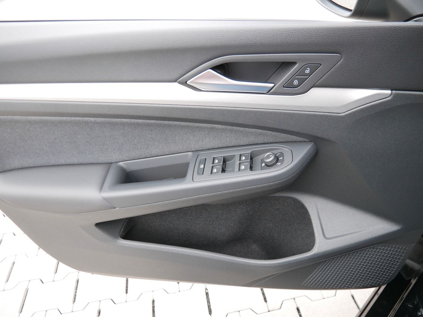 Fahrzeugabbildung Volkswagen Golf -VIII 1.5 Life NEU45T Standhz Kamera Matrix