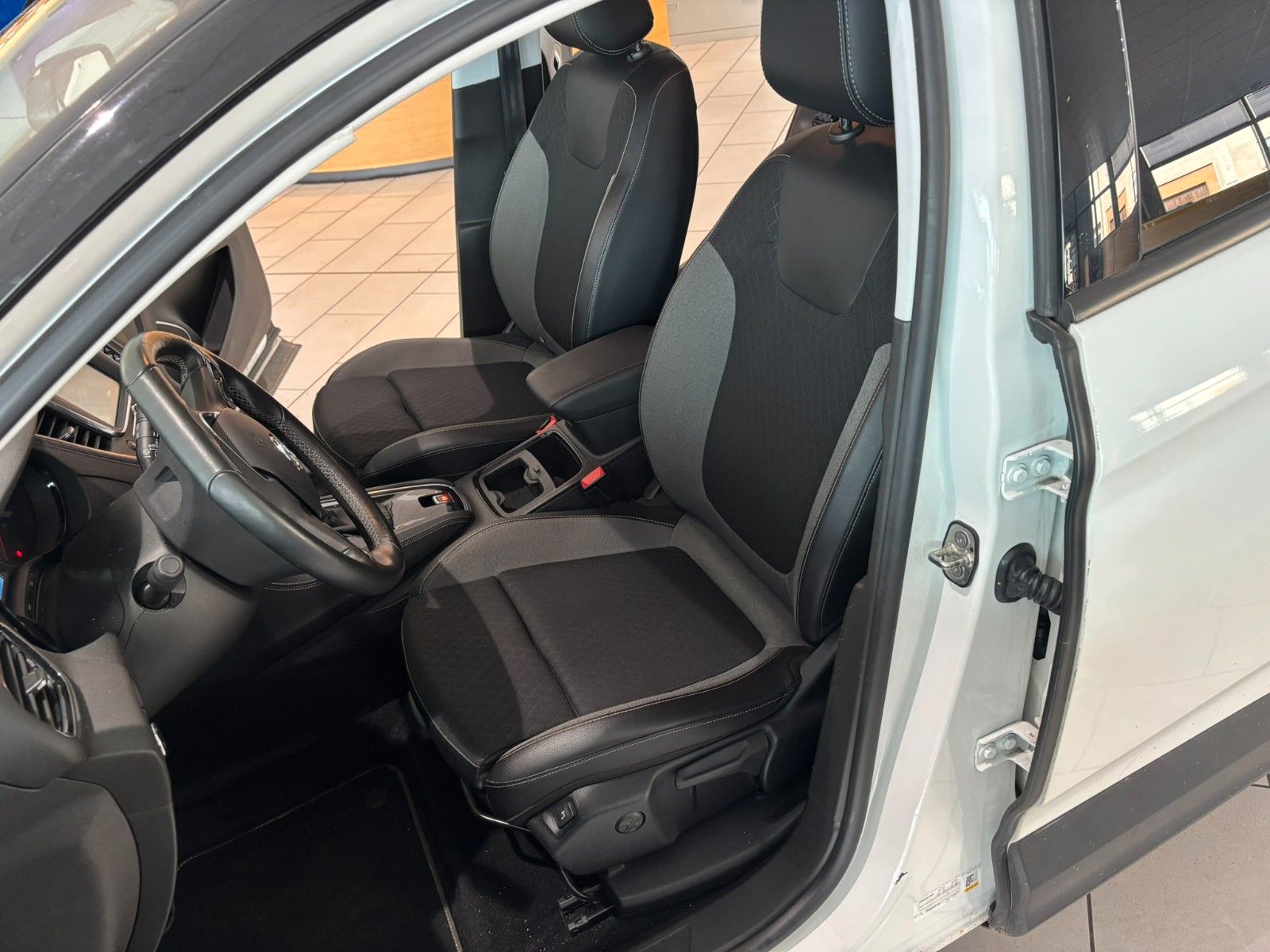 Fahrzeugabbildung Opel Grandland 1.5D AHK/KAMERA/SHZ/LHZ/FSH/ALU/ACC