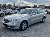 Mercedes-Benz E 320 T CDI 4Matic Avantgarde /XENON/PDC/ - Mercedes-Benz E 320: T Cdi