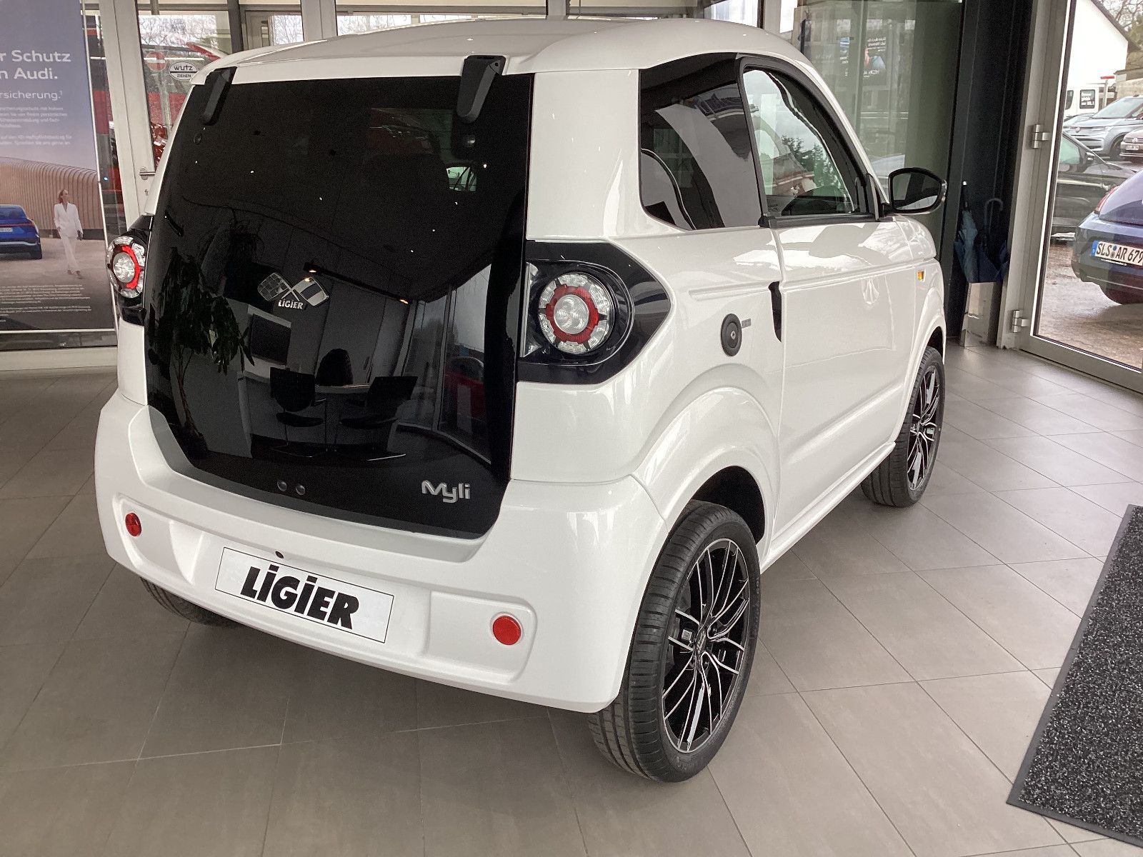 Fahrzeugabbildung Ligier Myli Rückfahrkamera Sitzheitzung Carplay