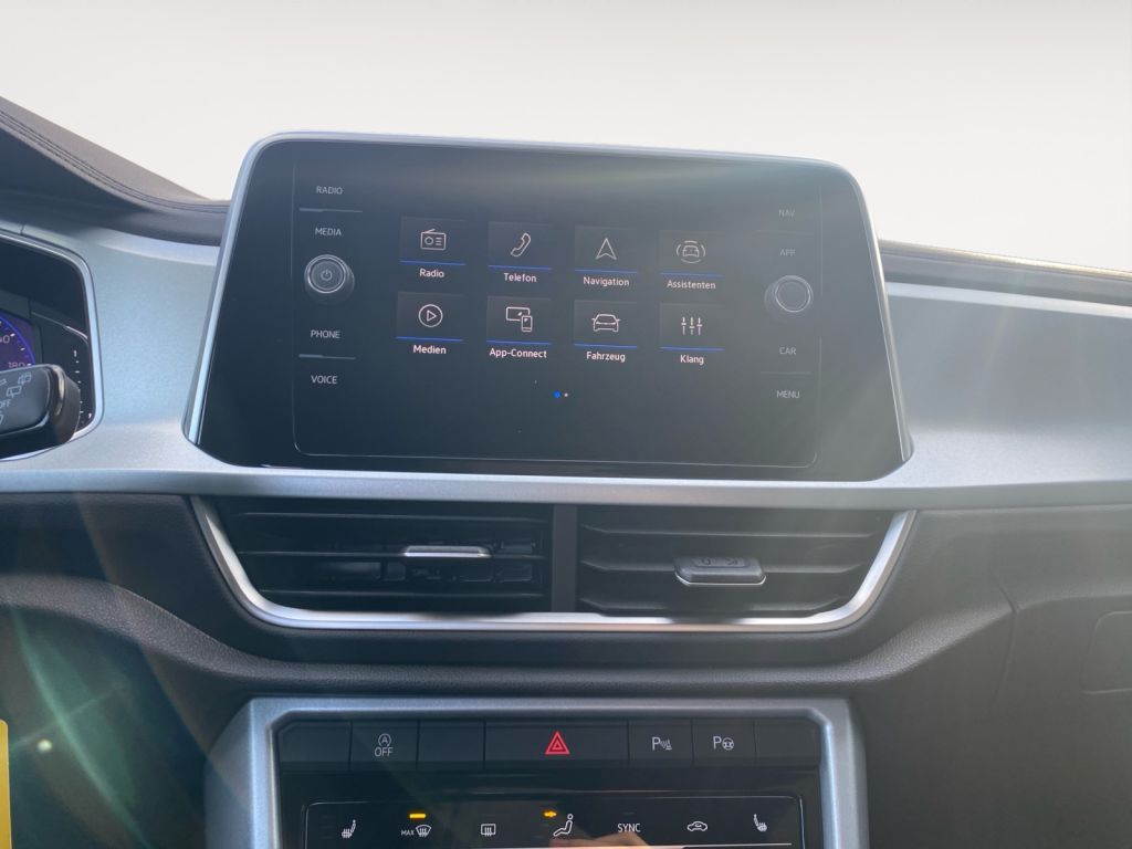 Fahrzeugabbildung Volkswagen T-Roc 1.5 TSI OPF DSG GOAL