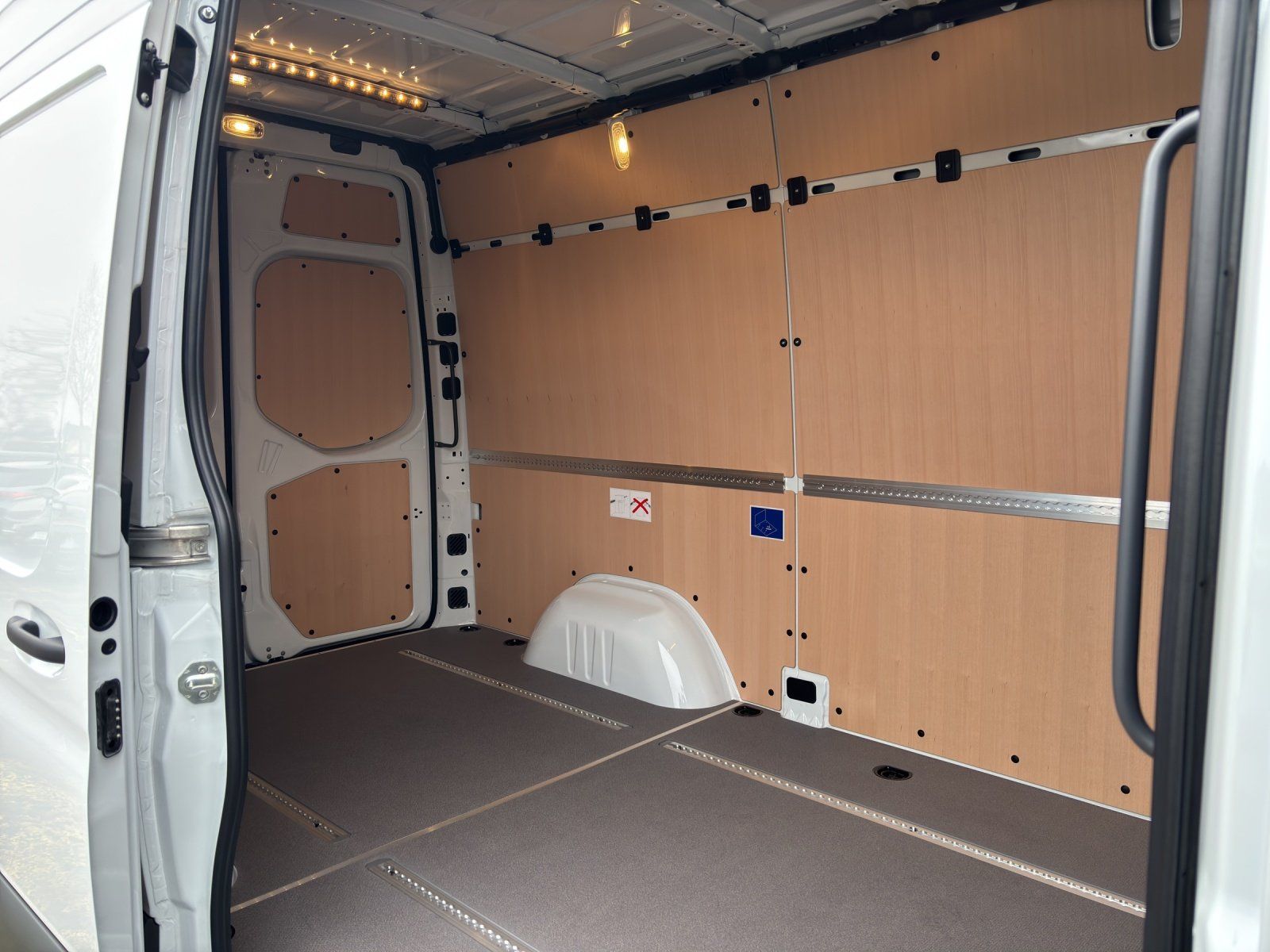 Fahrzeugabbildung Mercedes-Benz Sprinter 315 CDI Kasten PRO Holzfubo AHK RFK RS