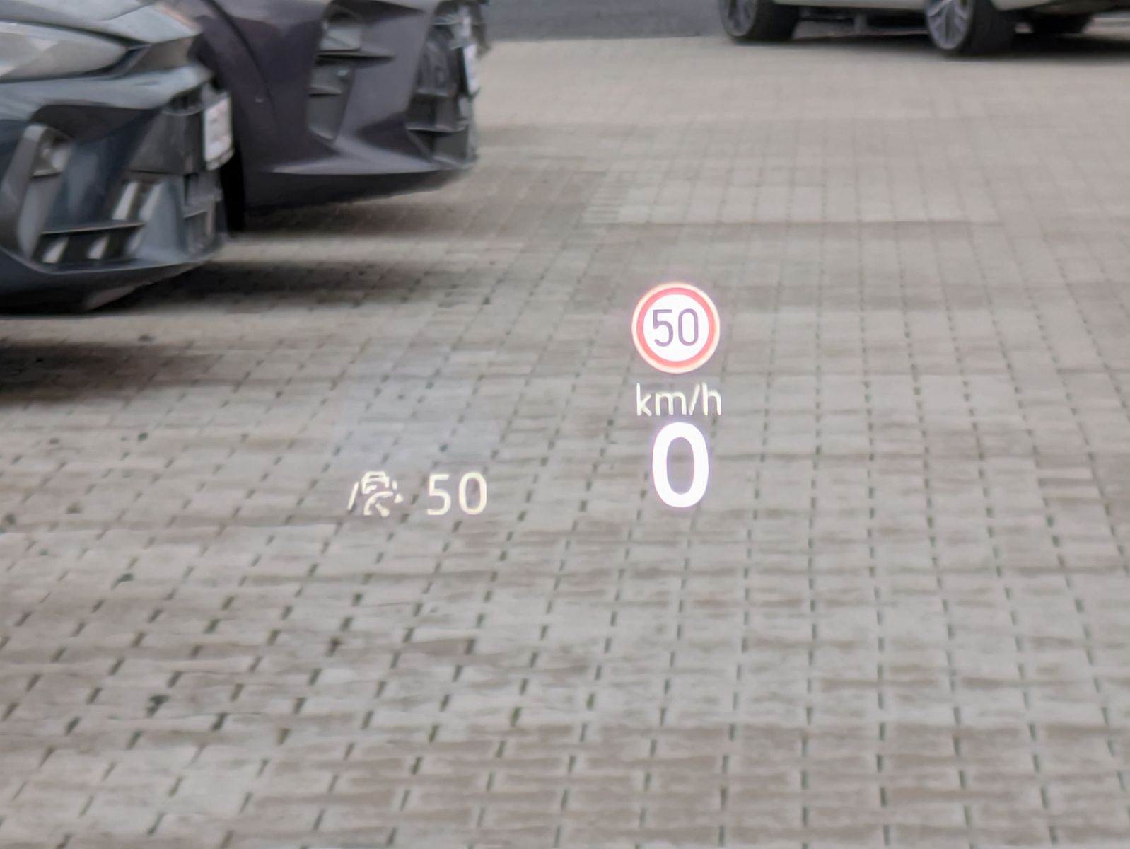 Fahrzeugabbildung Volkswagen Tiguan 2.0 TDI 4M R-Line PANO*H&K*AHK*MATRIX*20"