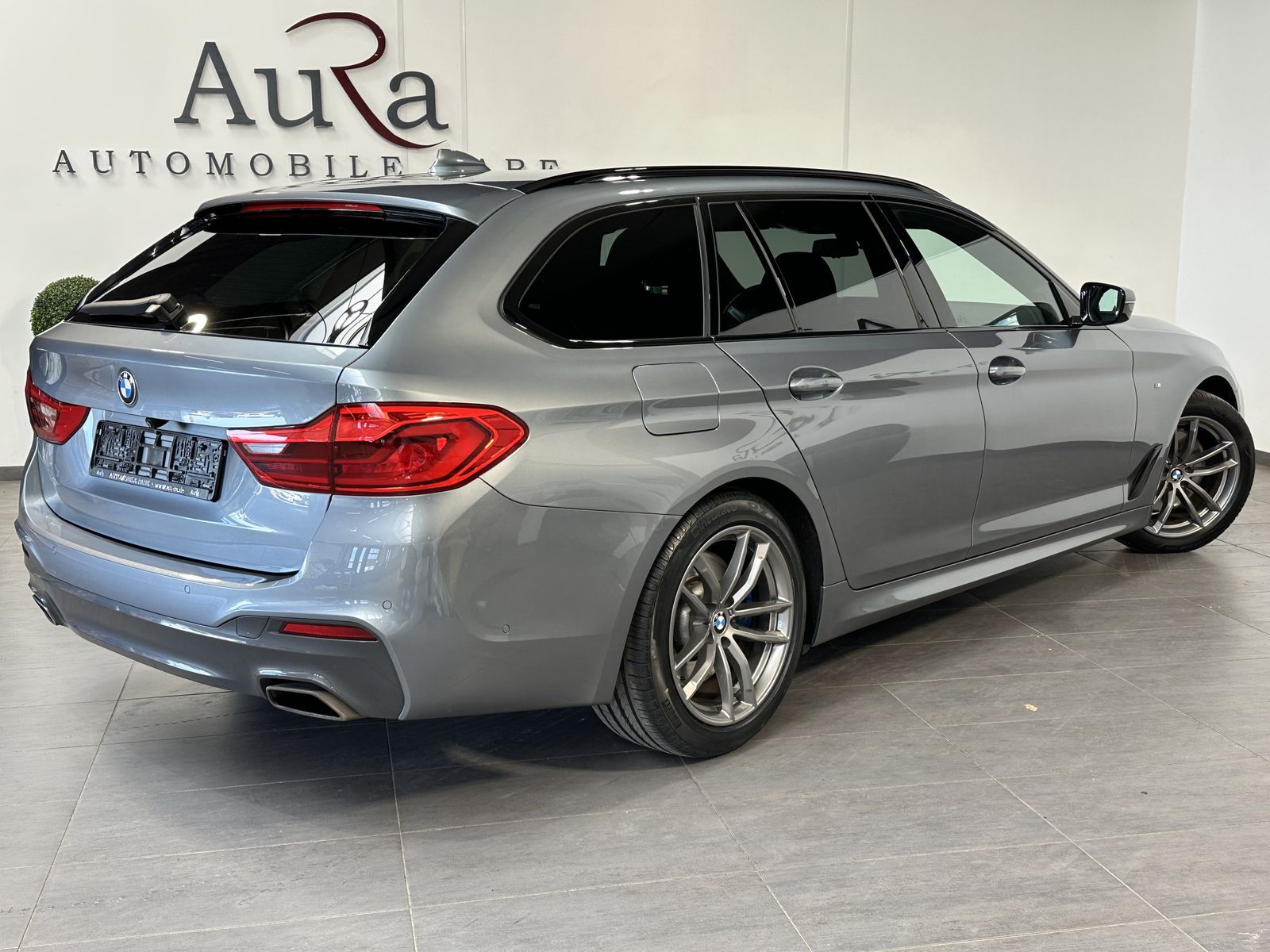 Fahrzeugabbildung BMW 530d Touring M-Sport NAV+LED+SHZ+HUD+AHK+LC+2HD