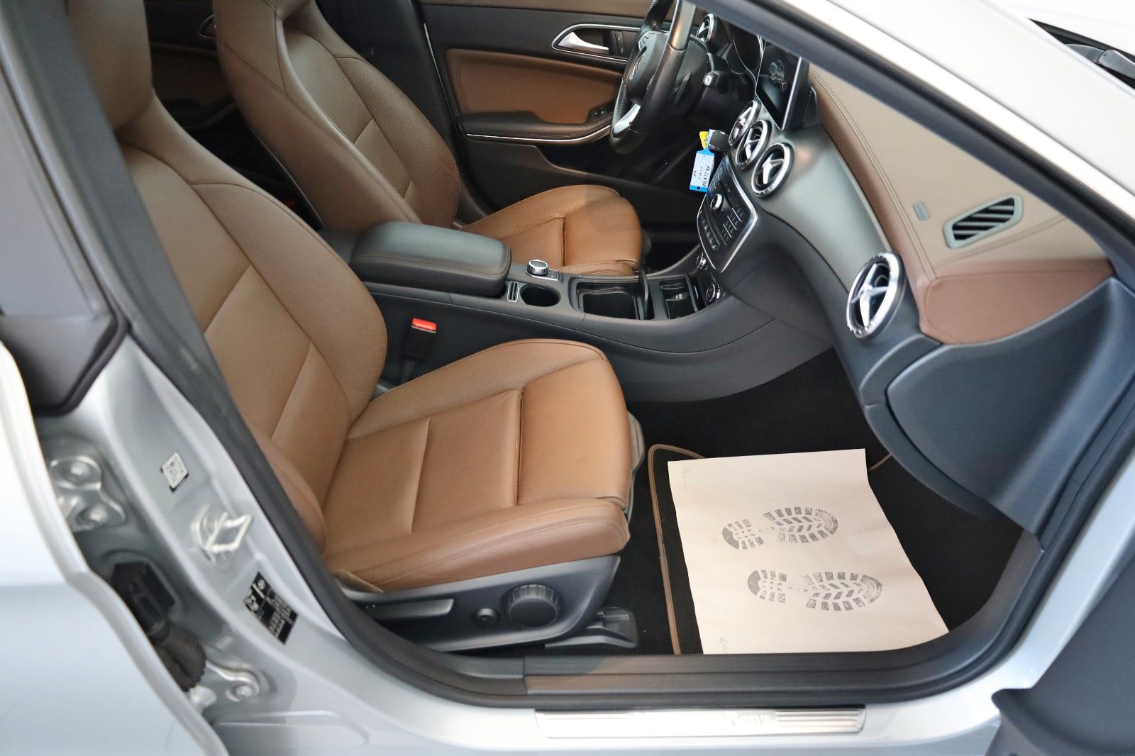 Fahrzeugabbildung Mercedes-Benz CLA 220d SB Leder,Navi,Xenon,Panorama,ACC,SH,PDC