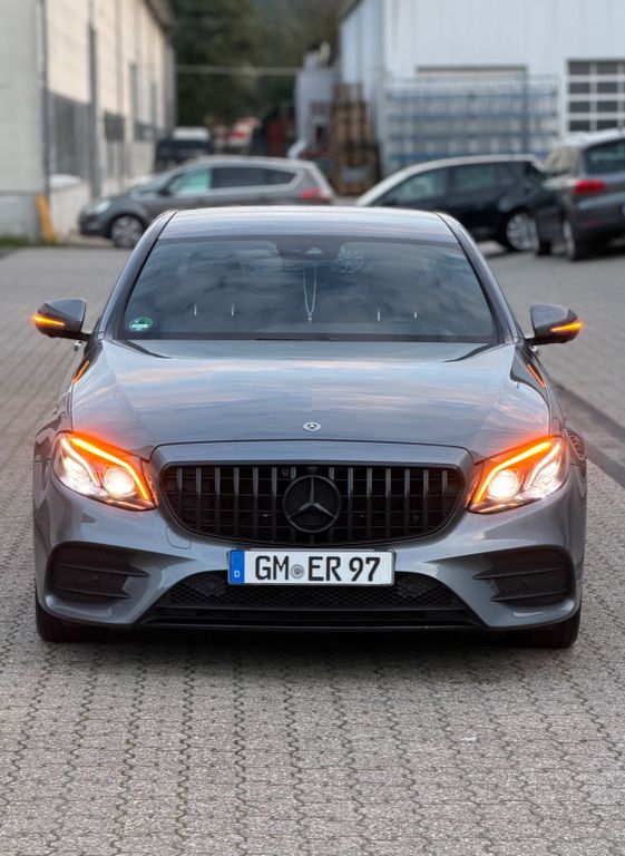 Image of Mercedes-Benz E 300