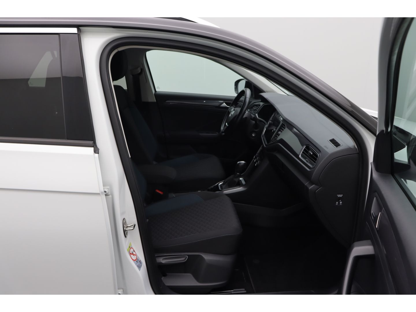Fahrzeugabbildung Volkswagen T-Roc IQ.DRIVE AHK Kamera Digi Cockpit DAB