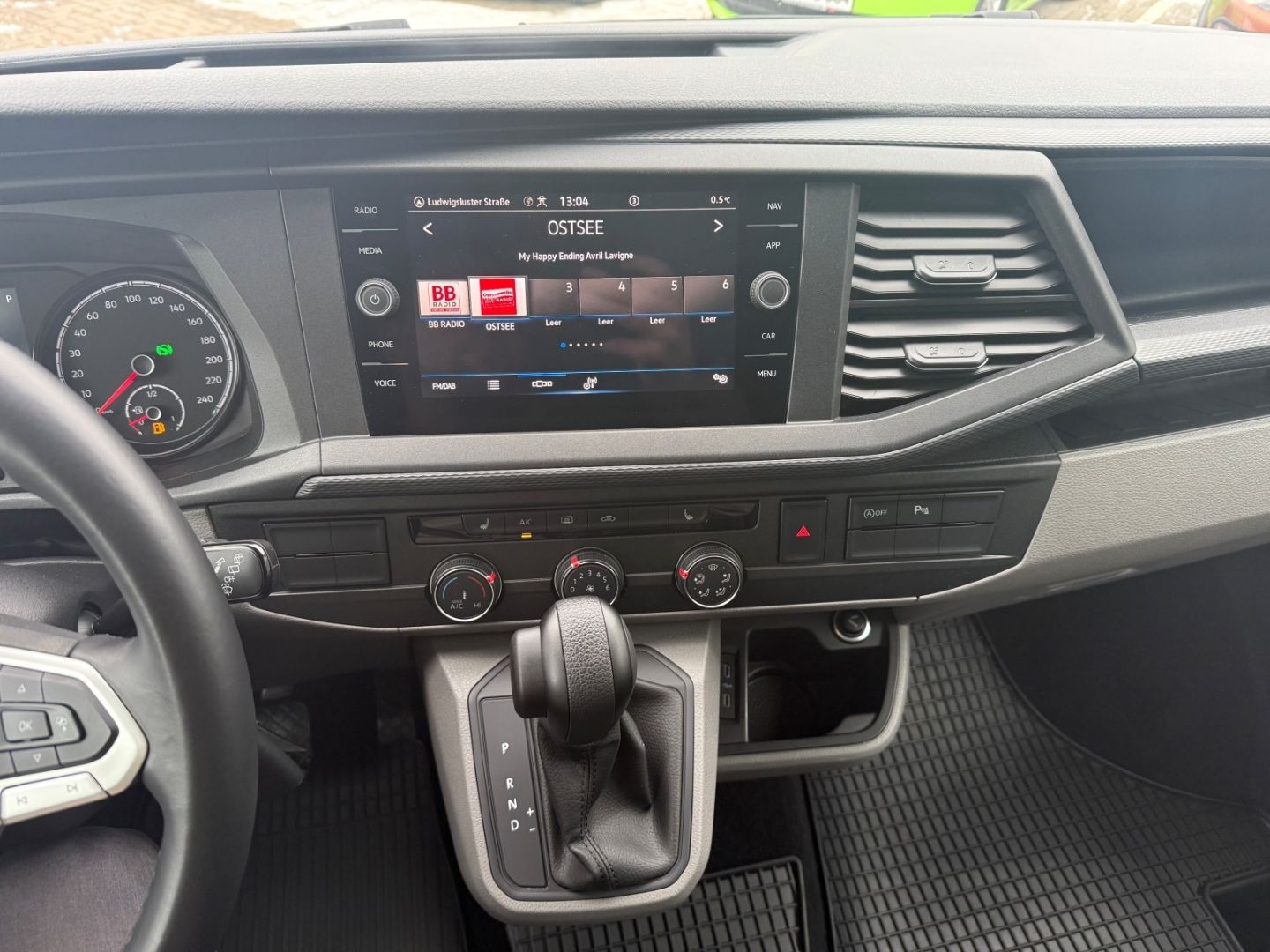 VW T6 Caravelle Comfortline Navi LED Musikstreaming - Image 16