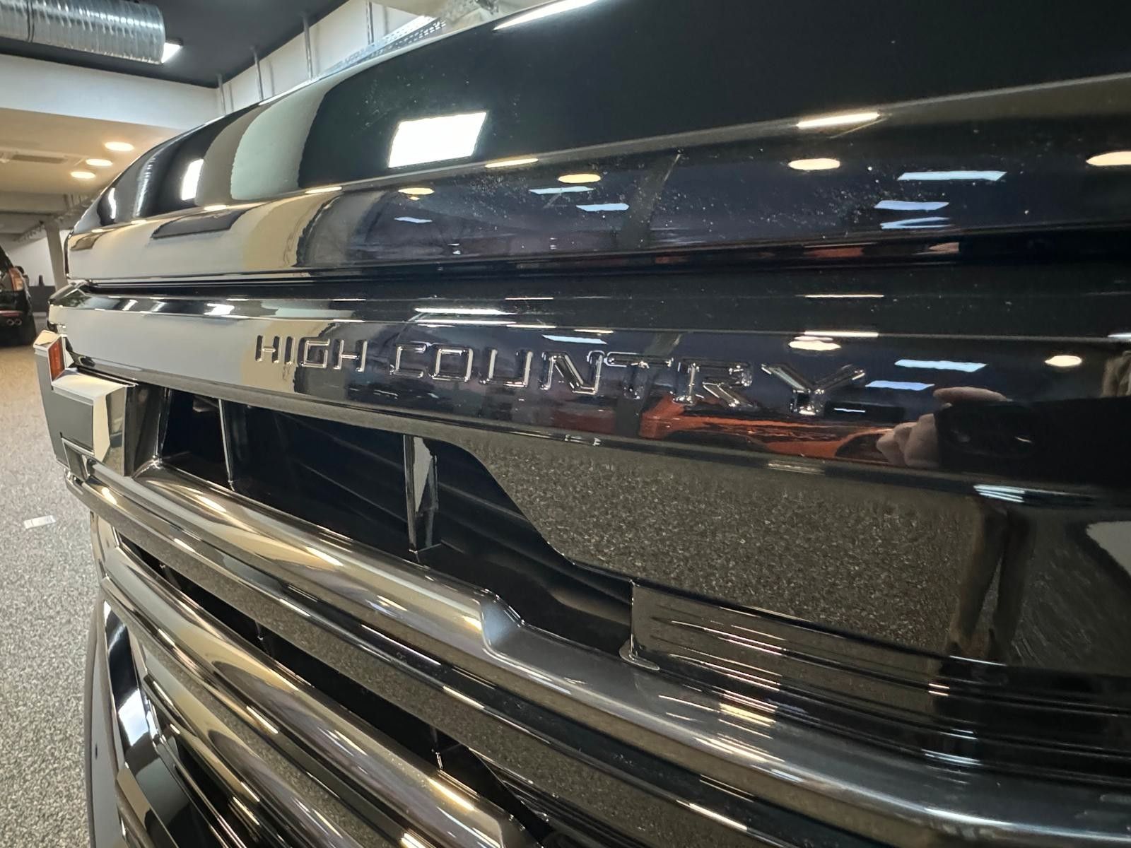 Fahrzeugabbildung Chevrolet 26 SILVERADO MIDNIGHT HIGH COUNTRY 6.2L V8-4x4