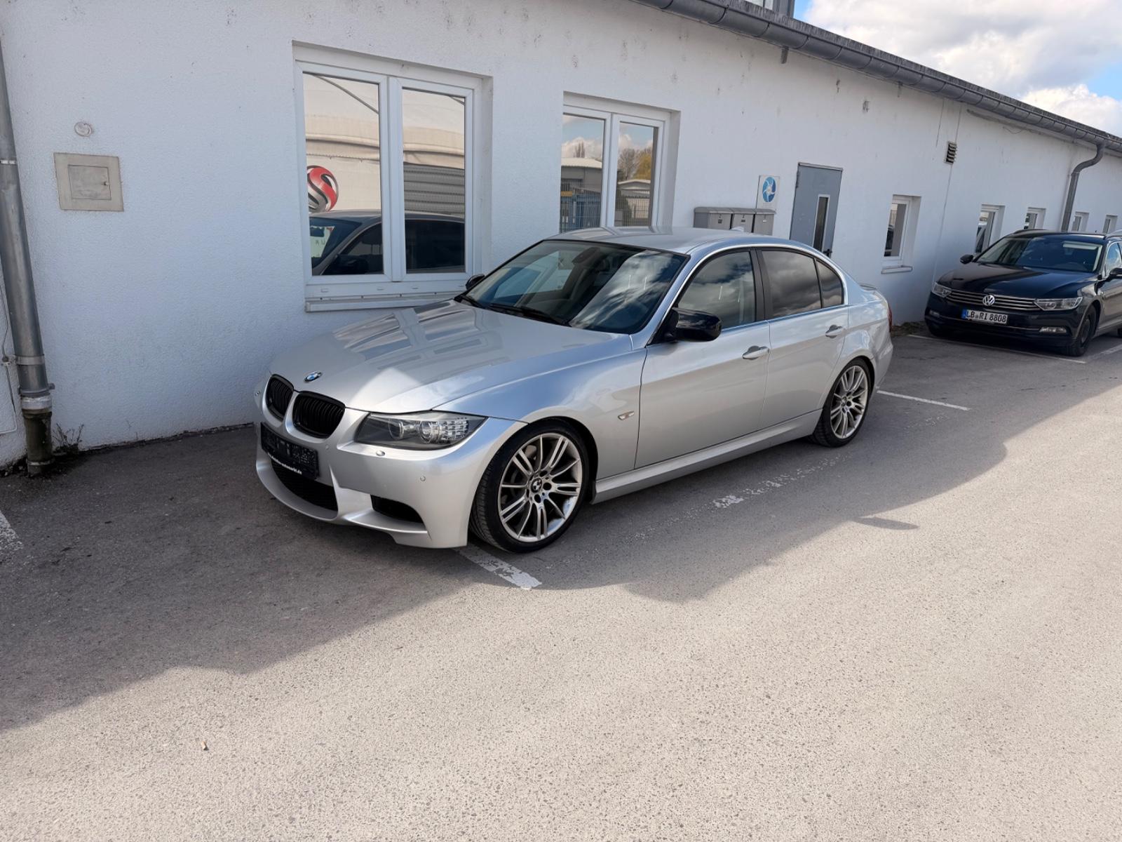 BMW 330i Lim E90 Automatik/Navi