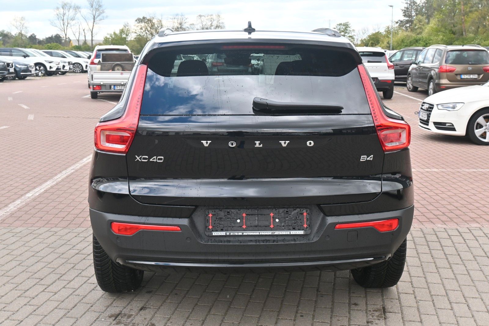 Fahrzeugabbildung Volvo XC40 B4 Dark*H&K*360*BLIS*ACC*AHK*KEIN MIETWAGEN