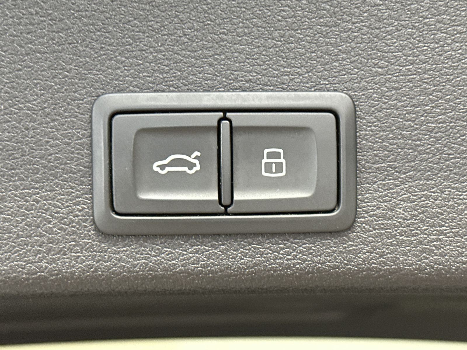 Fahrzeugabbildung Audi A4 Avant 40 TDI S-Line NAV+LED+PANO+DSP+19ZO+PP