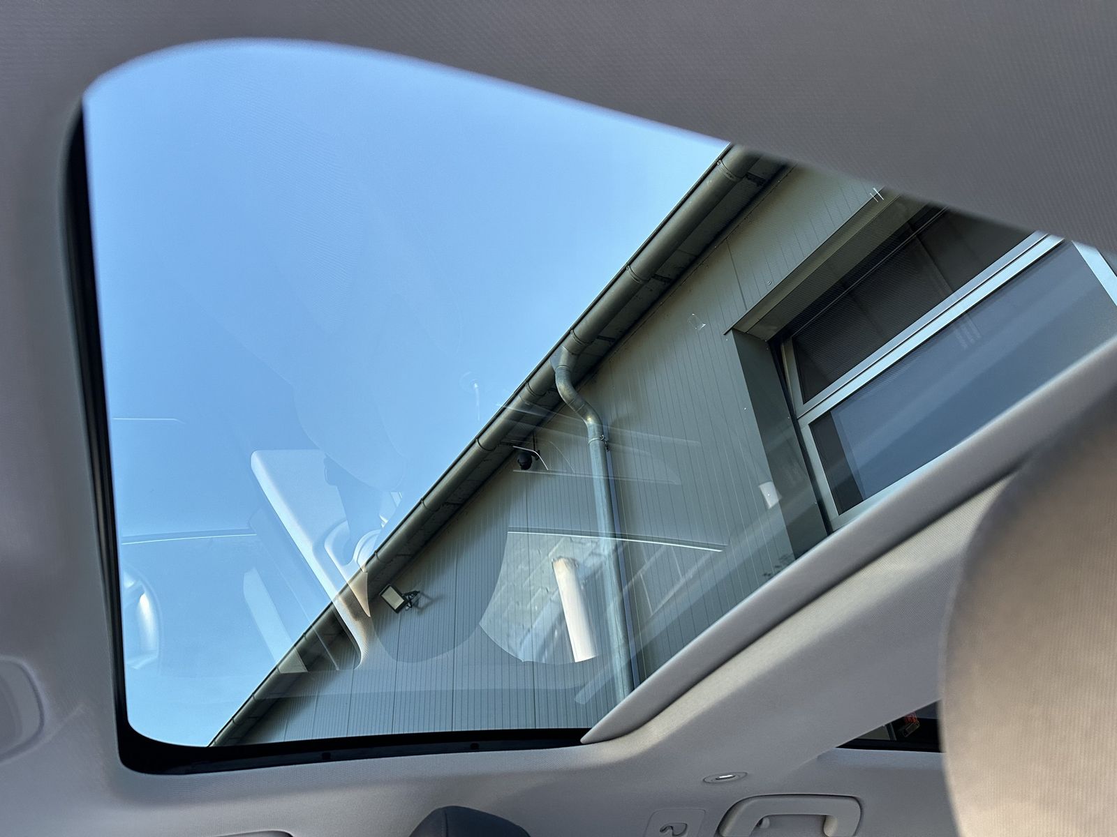 Fahrzeugabbildung Audi A6 Avant 40 TDI Qu Sport NAV+LED+AHK+KAMERA+PANO