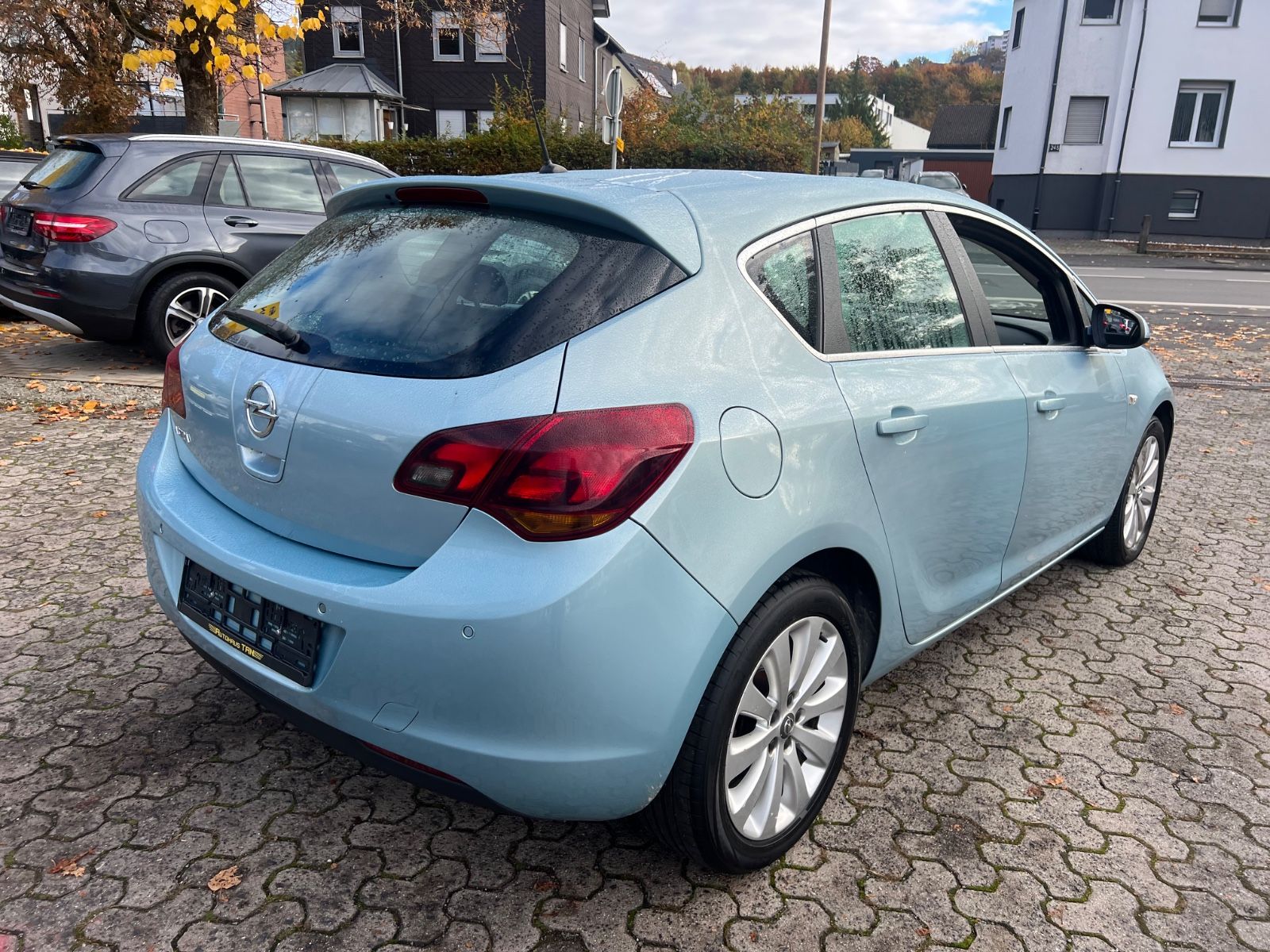Fahrzeugabbildung Opel Astra J Lim. 5-trg. Cosmo AUTOMATIK