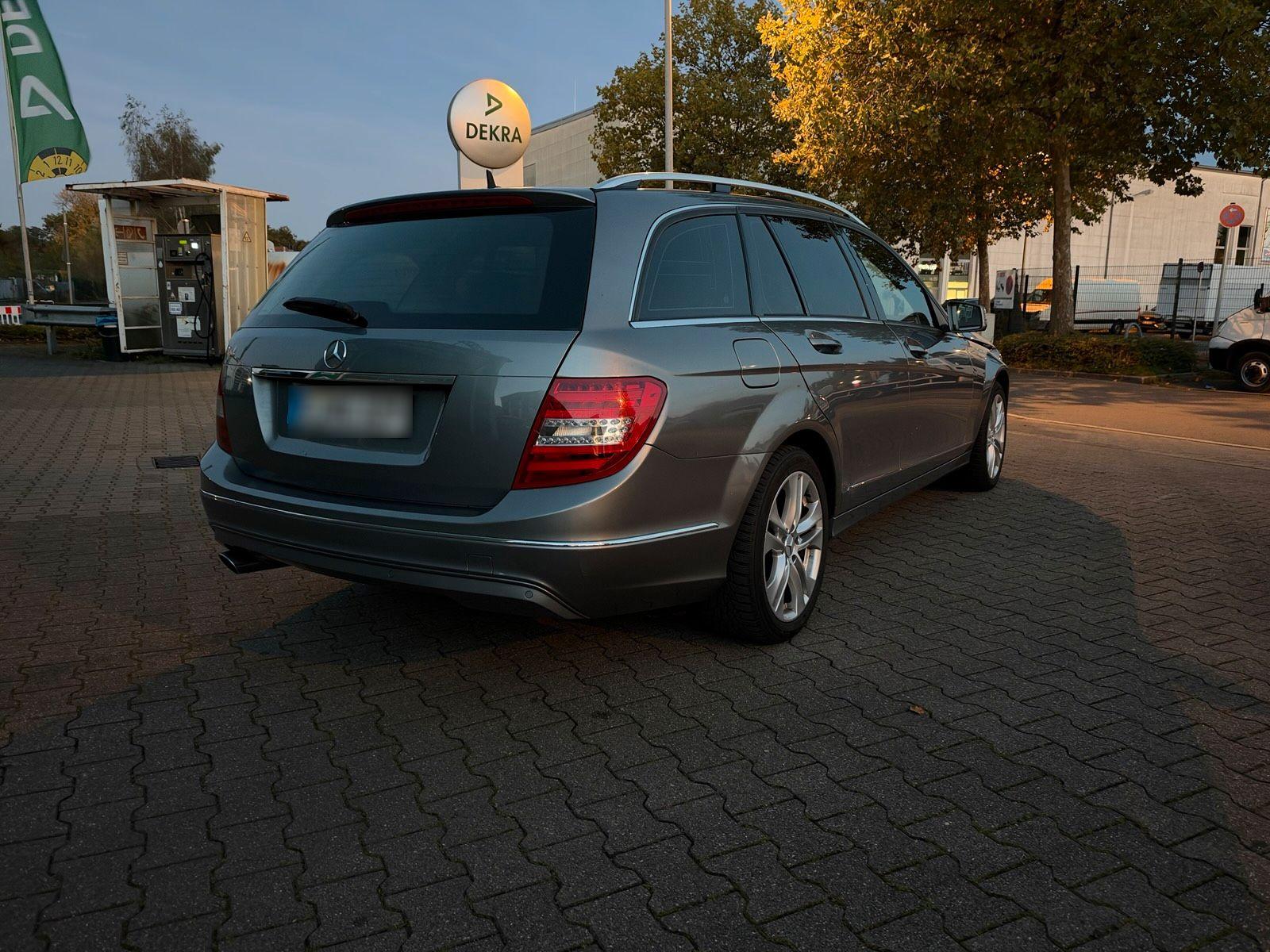 Mercedes-Benz C250 2012 — салон