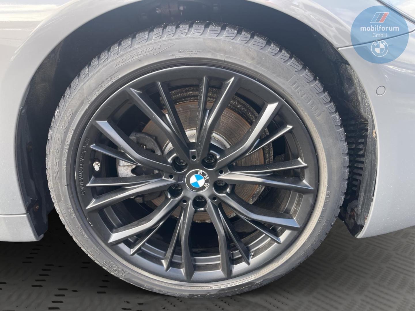 BMW 520 d M-Sport ACC HUD HiFi Laserlicht Sportsitze