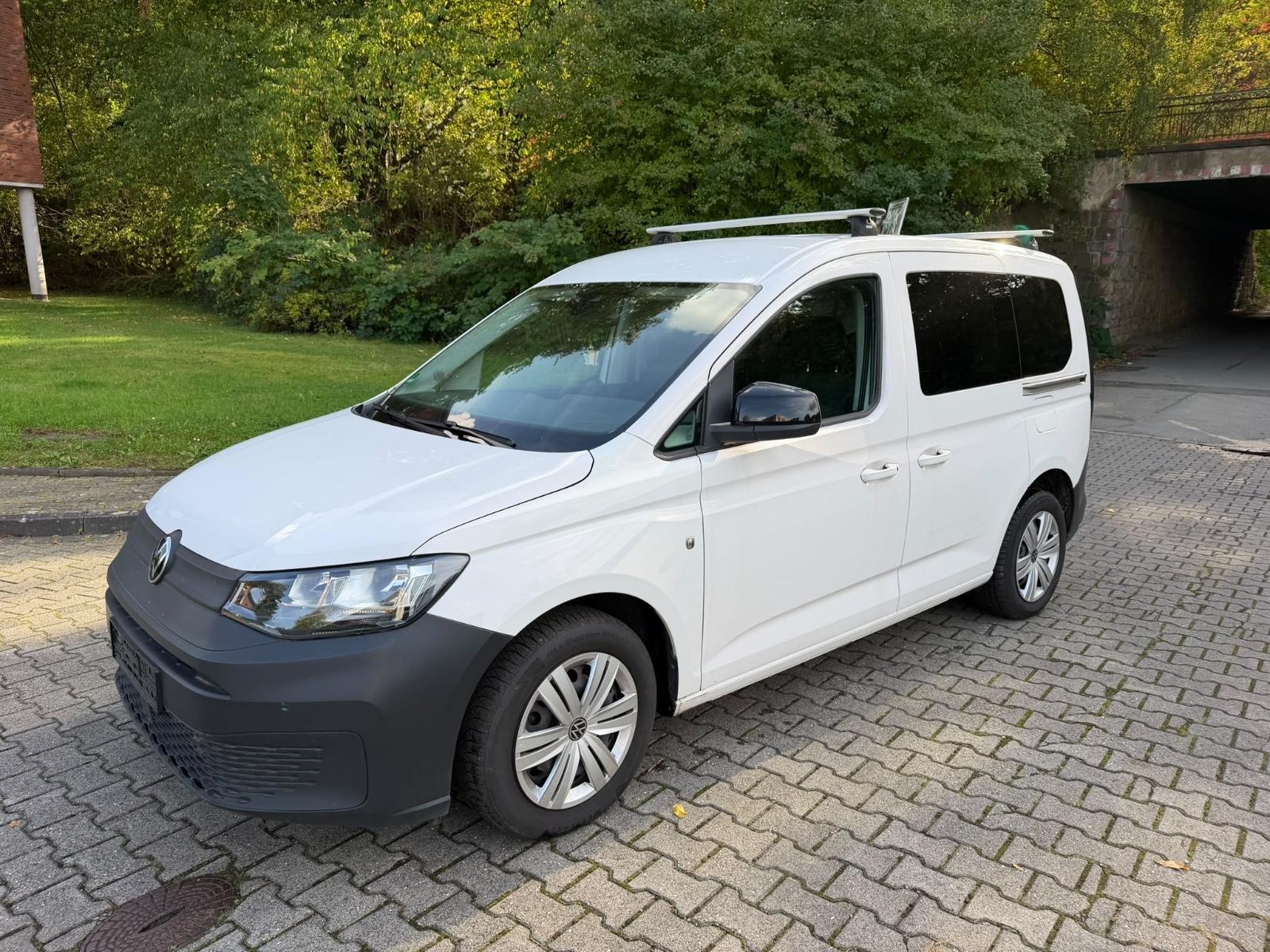 Volkswagen Caddy Basis.Zahnriemen ist neu. TÜV neu