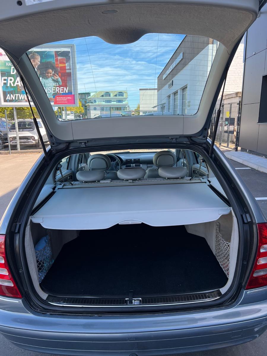 Mercedes-Benz C200 2004 — photo 11