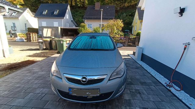 Opel Astra j  Sportstourer RFK, AHK SZH.