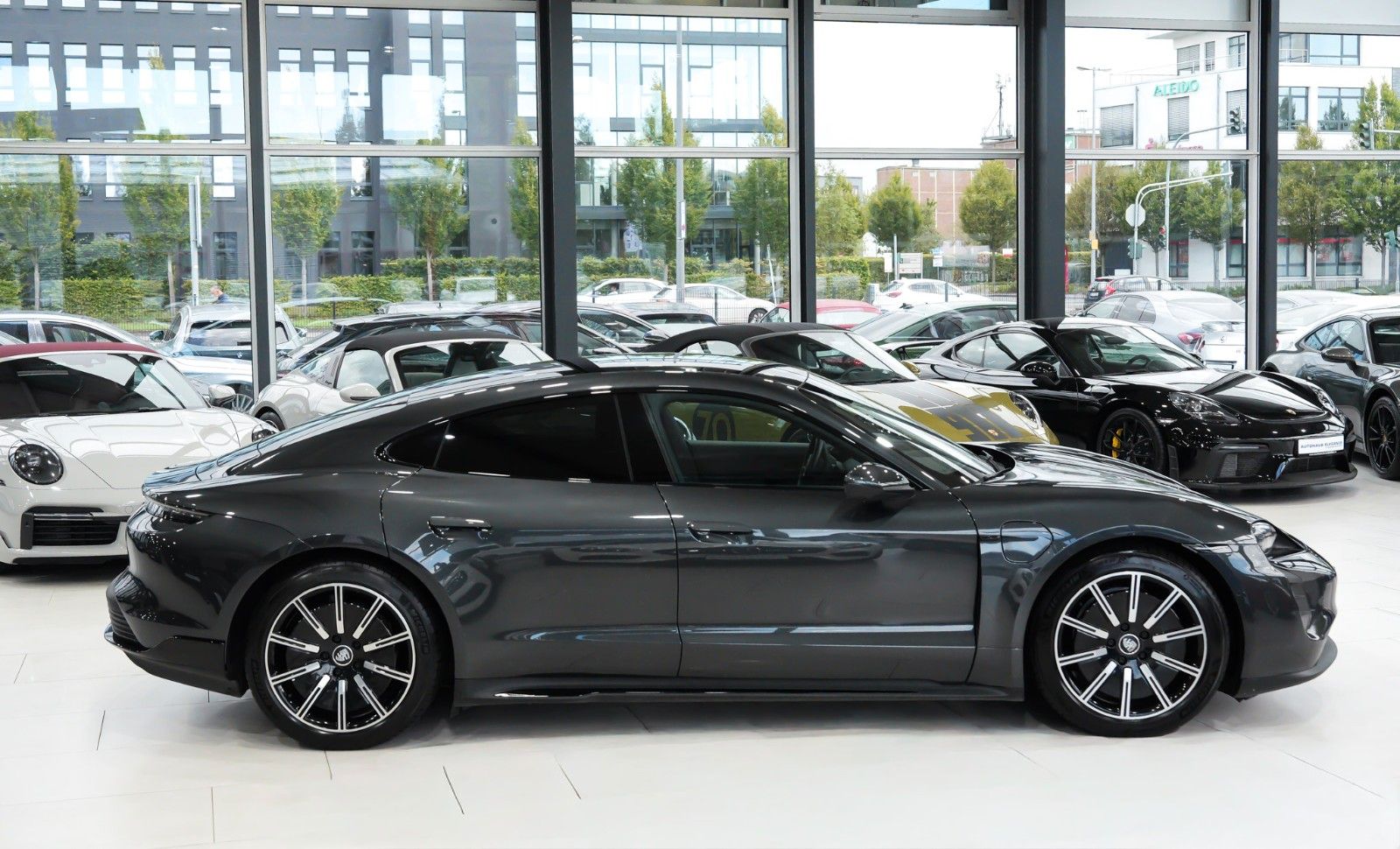 Porsche Taycan 4S SPORT-DESIGN PANO MATRIX 20 LM 1-HAND foto 8