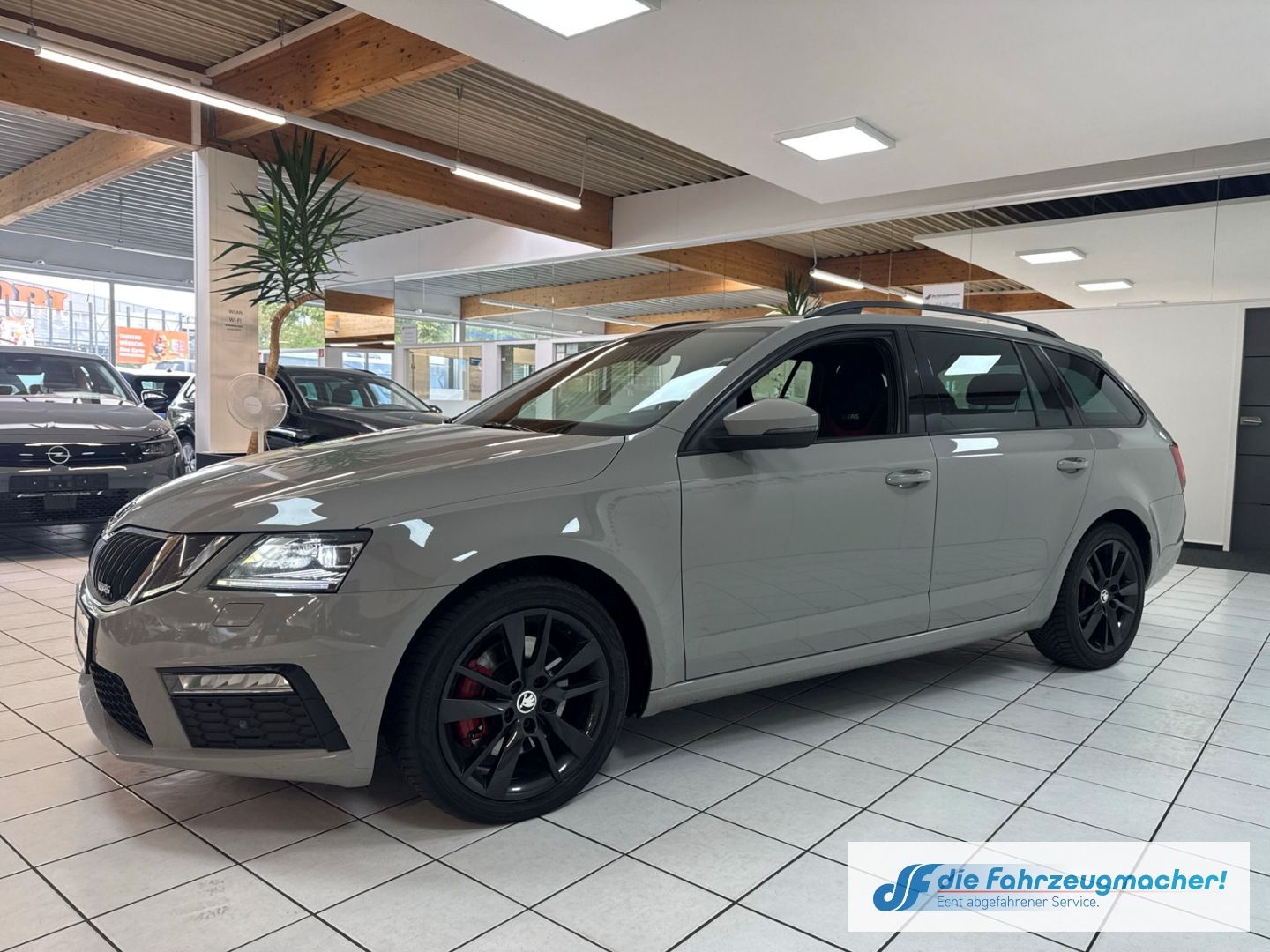 Fahrzeugabbildung SKODA Octavia Combi RS 4x4 Sportpaket AHK Navi LED *EX